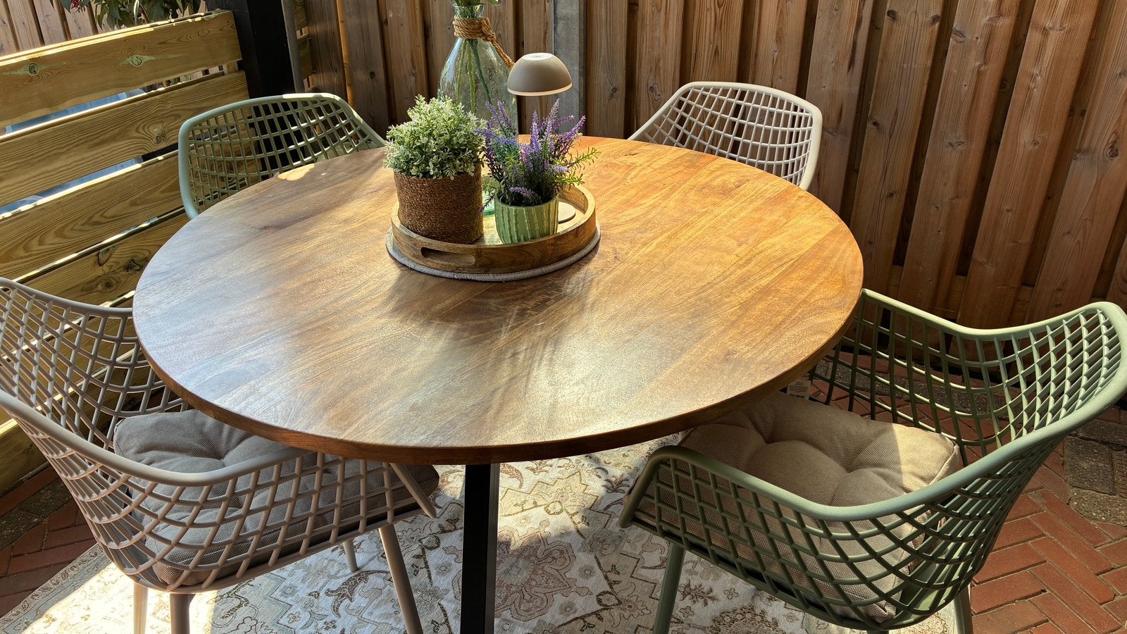 Ronde mangohouten tafel met driepoot, Huis en Inrichting, Tafels | Eettafels, Ophalen, 100 tot 150 cm, Rond, Zo goed als nieuw