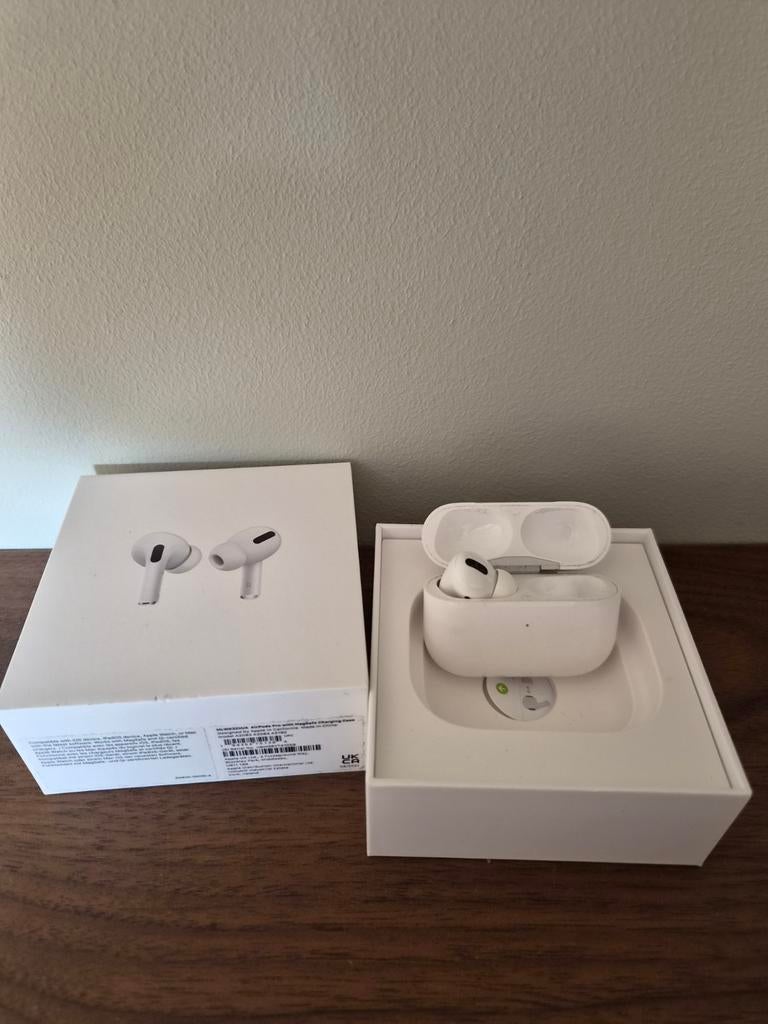 Apple AirPods Pro met oplaadcase (alleen linker oortje), Ophalen of Verzenden, Gebruikt, Draadloos