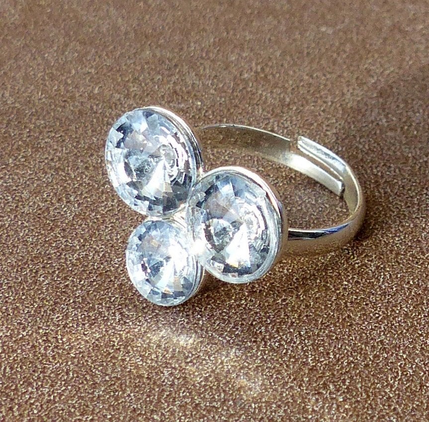 LBVYR ring strass zilverkleurig grote kunststof stenen, 18 tot 19, Kunststof, Gebruikt, Ophalen of Verzenden