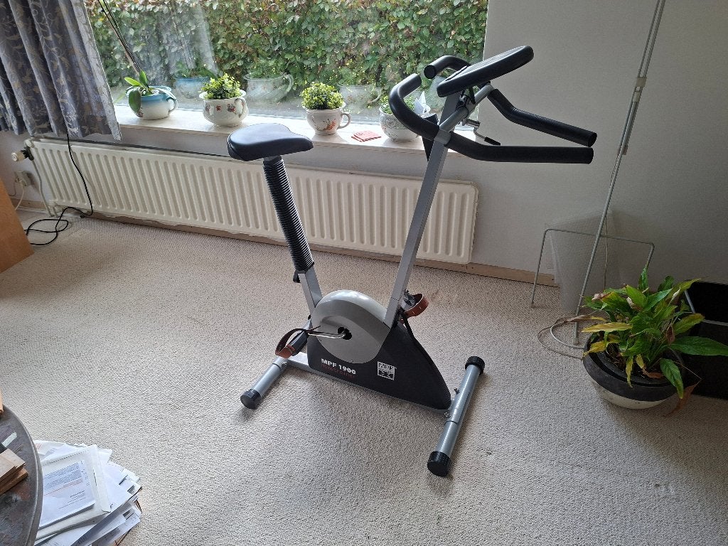 MPF 1900 Hometrainer - Perfect voor thuisworkouts, Ophalen, Gebruikt, Metaal, Benen
