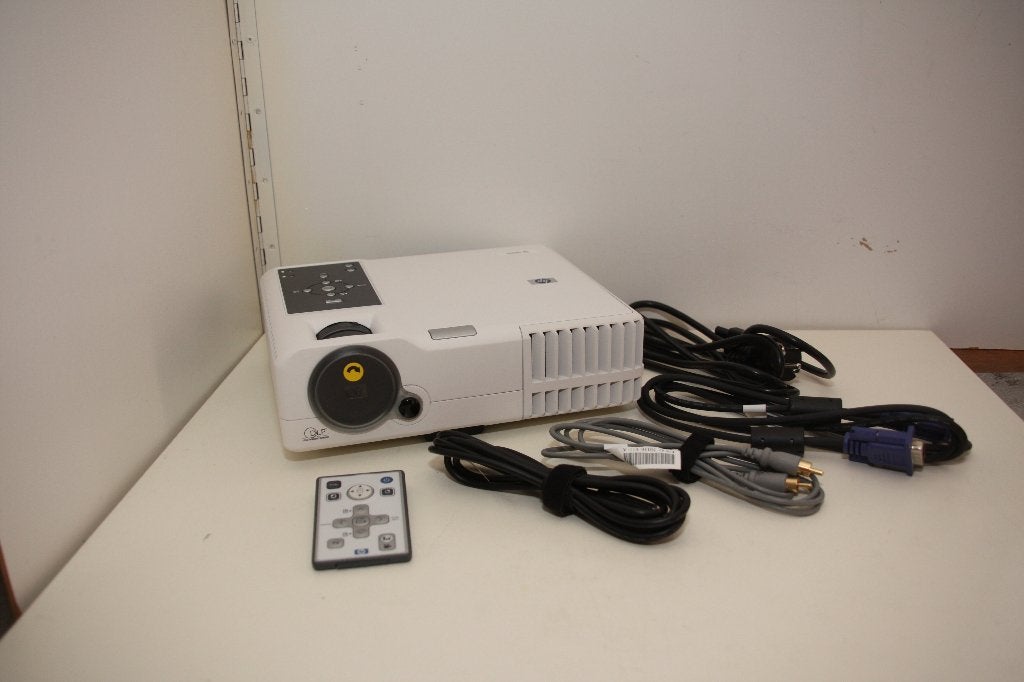 Hewlett Packard Beamer/Projector in tas en extra accessoires, LED, Hewlett Packard, Ophalen of Verzenden, Zo goed als nieuw