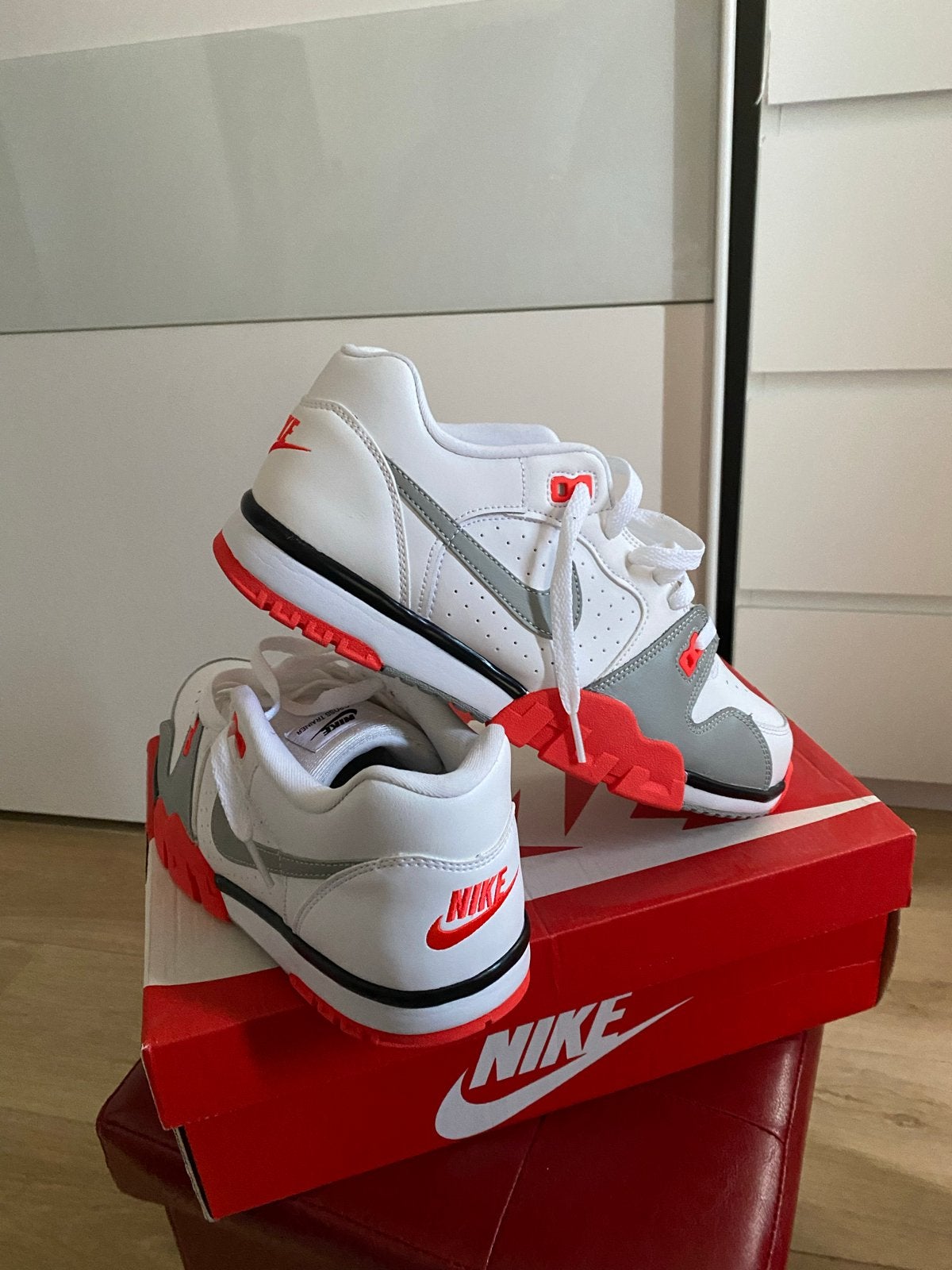 Nike Cross Trainer Low - Wit/Grijs/Rood, Kleding | Heren, Schoenen, Verzenden, Nieuw, Wit, Sneakers of Gympen