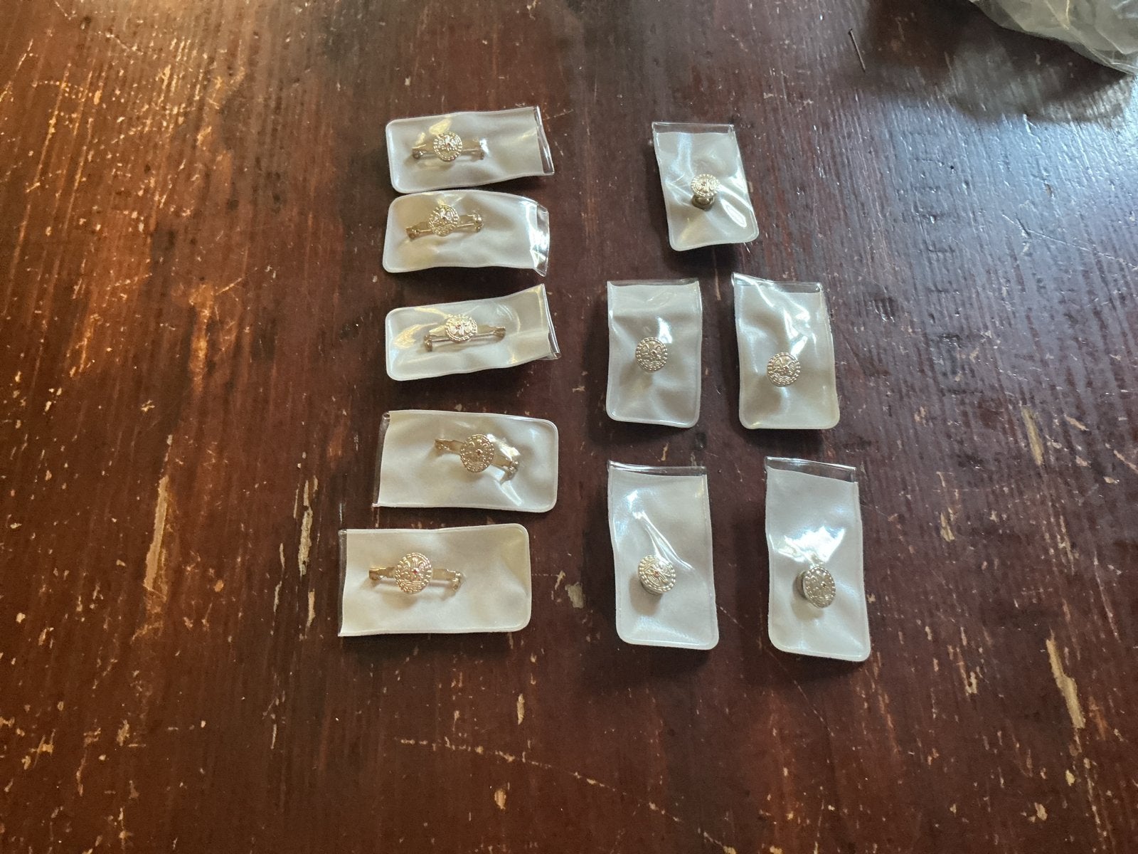 10 Rode Kruis speldjes en pins, Ophalen of Verzenden, Nieuw, Overige onderwerpen, Speldje of Pin