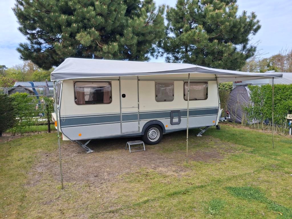 Degelijke en zeer nette Caravan Fendt Joker E495T, Caravans en Kamperen, Vast bed, Rondzit, Particulier, Fendt