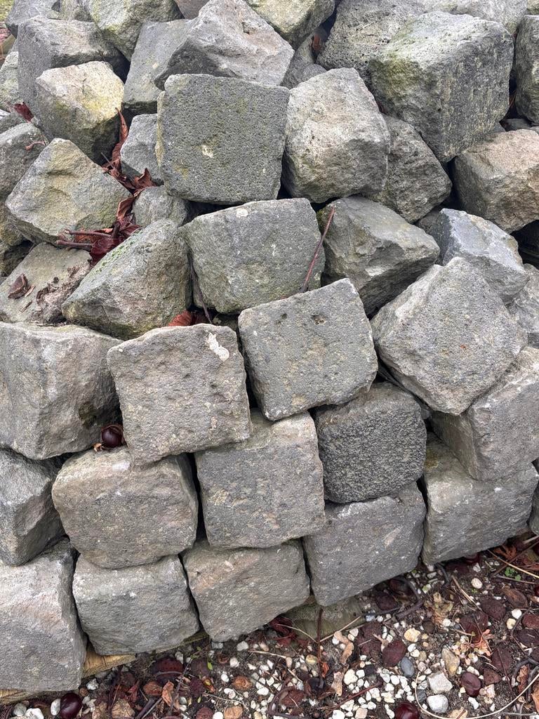 Oude kasseien / kinderkoppen - Lava Basalt, Gebruikt, Overige typen, Ophalen of Verzenden, Natuursteen