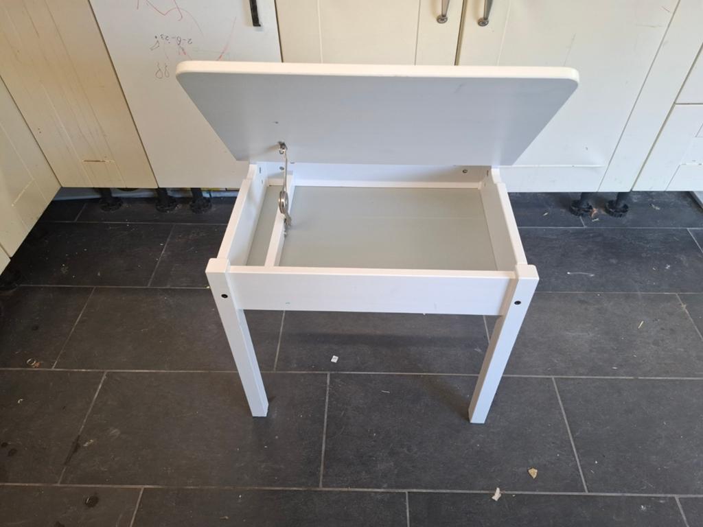 Wit kinderbureau met opbergruimte (H55xB60xD45), Ophalen of Verzenden, Gebruikt, Tafel(s)