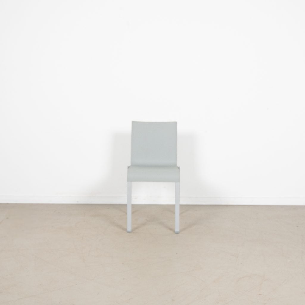 Vitra .03 Stoel Lichtgrijs Kunststof (Stapelbaar) - Gepoeder, Huis en Inrichting, Stoelen, Niet ingevuld, Zo goed als nieuw, Niet ingevuld