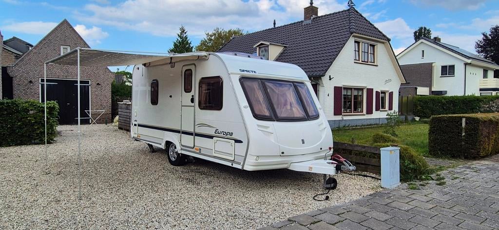 Caravan Sprite 470 | Mover | Zeer nette staat, Caravans en Kamperen, Caravans, Particulier, tot en met 4, 1000 - 1250 kg, Standaardzit