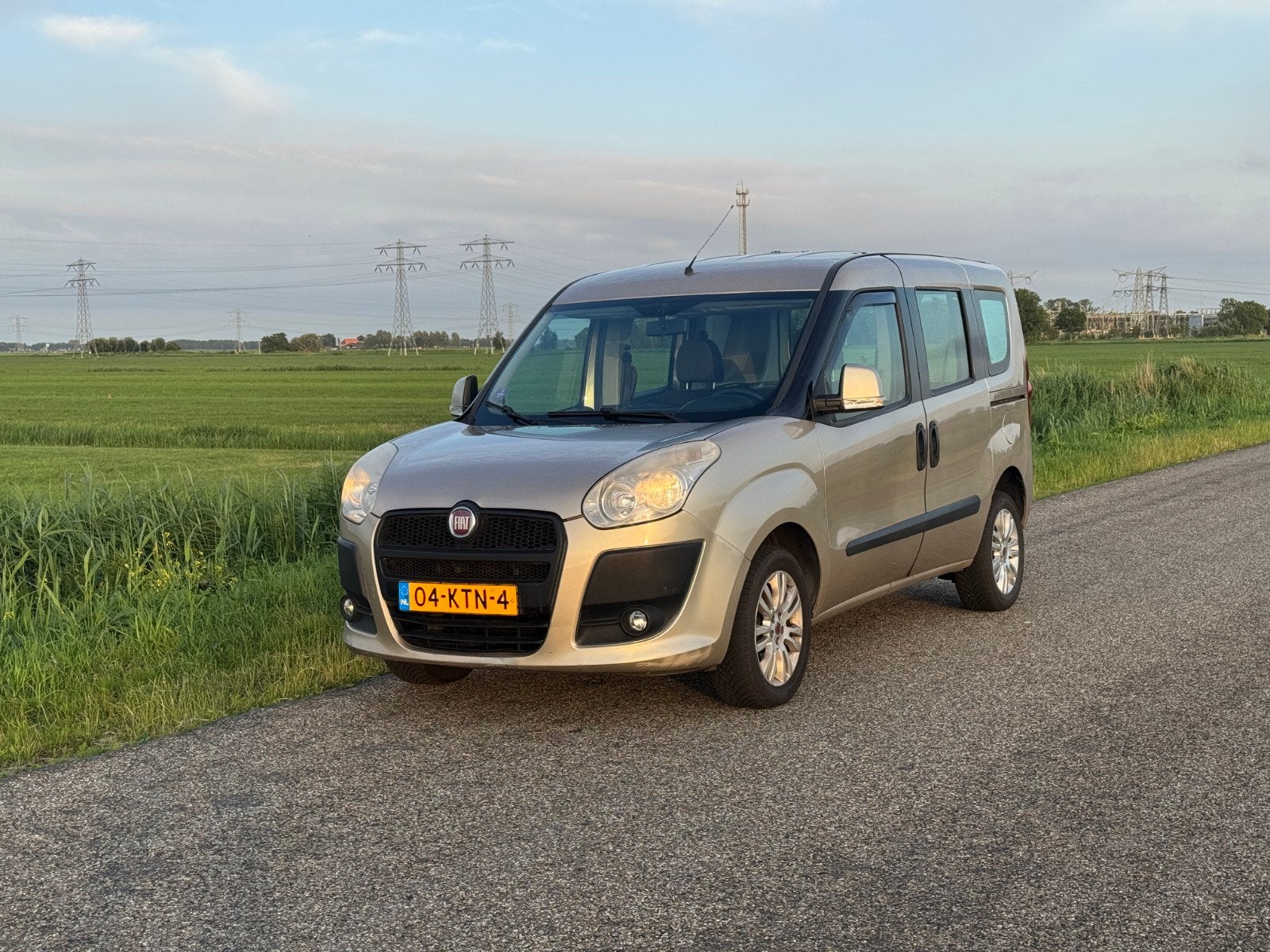Fiat Doblo 1.4 2010 Beige, Auto's, Fiat, Voorwielaandrijving, Doblo, Beige, Handgeschakeld