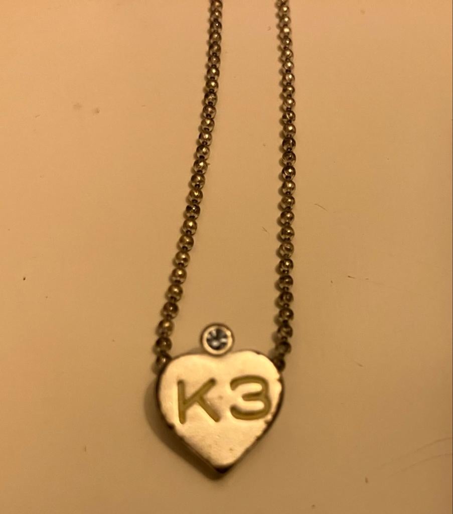 K3 ketting met hartvormige hanger en strass steentje, Overige materialen, Gebruikt, Ophalen of Verzenden, Zilver
