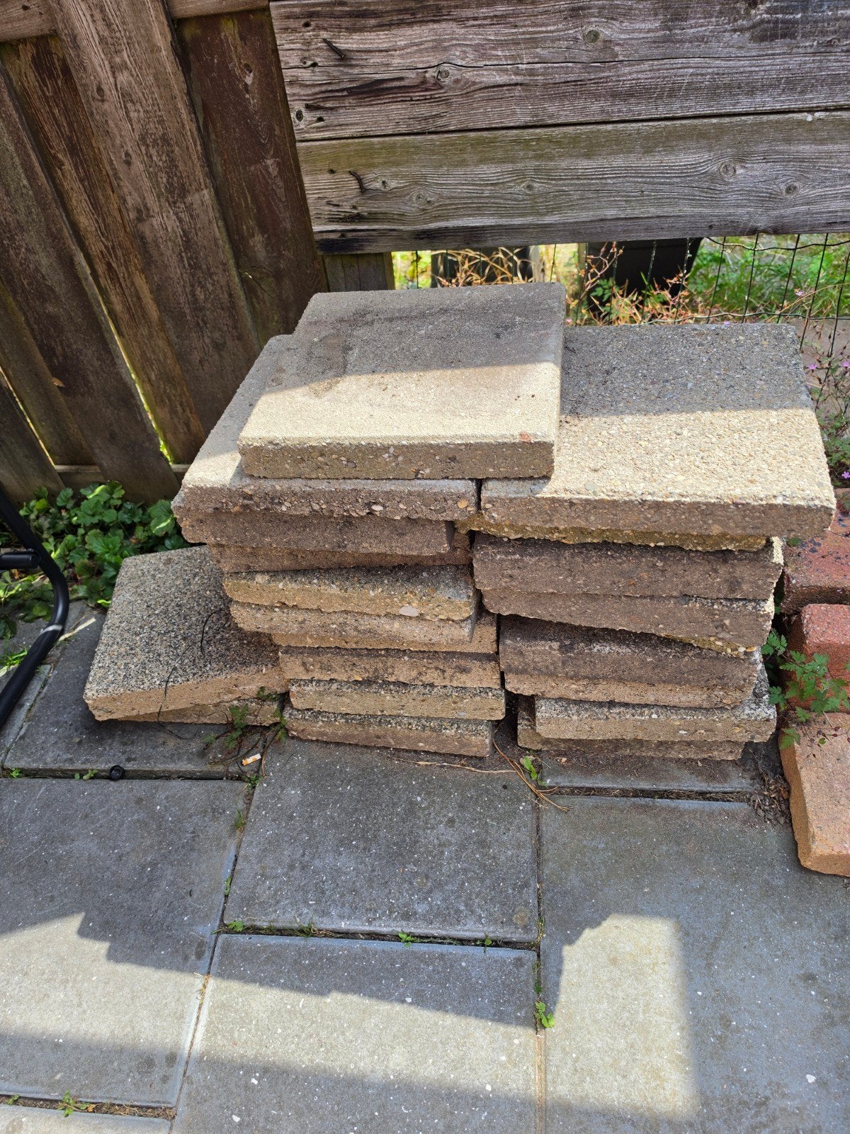 Gratis ophalen 21 tegels 30x30, Tuin en Terras, Ophalen, Gebruikt, Beton, Terrastegels