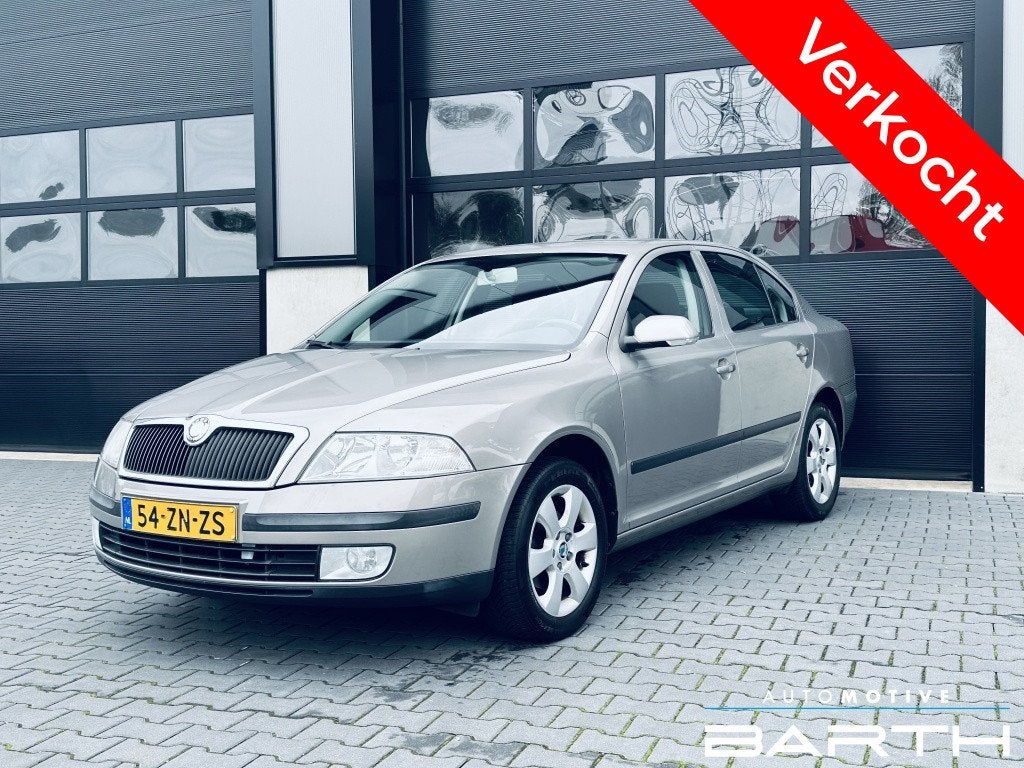 Skoda Octavia 1.6 FSI | PDC | Airco | Cruise | APK |, Auto's, Parkeersensor, Gebruikt, Zwart, 4 cilinders