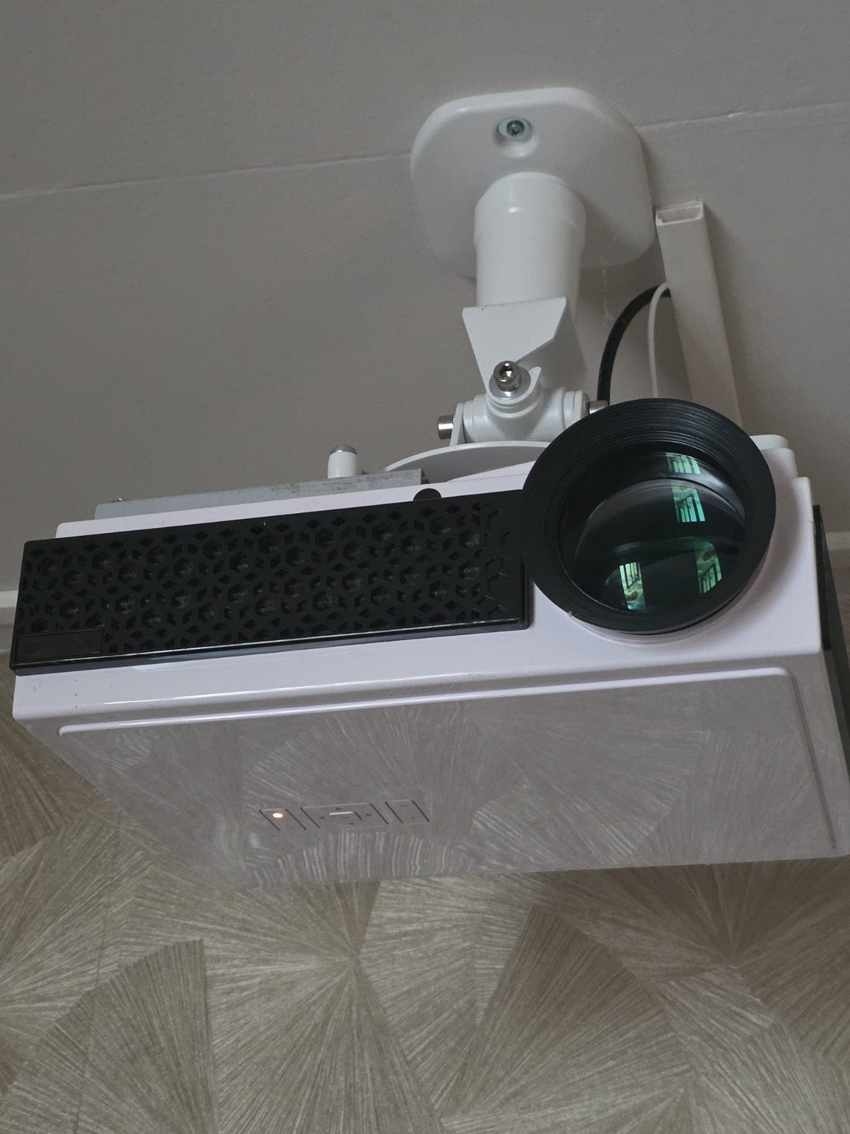 beamer + elektrischprojectiescherm, Ophalen, Zo goed als nieuw