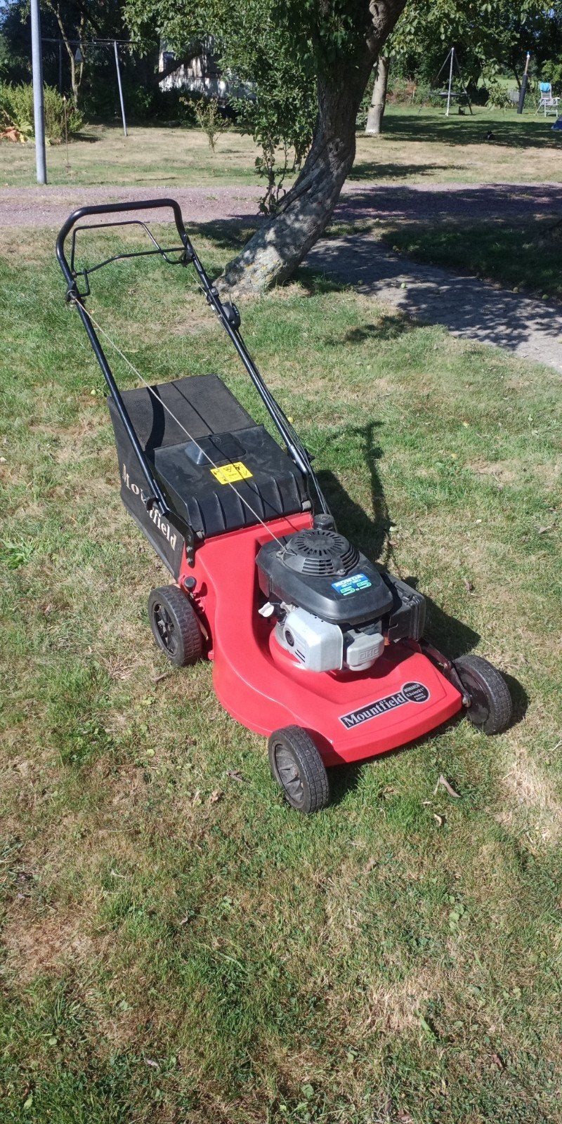 Te koop! Goedwerkende Mountfield Grasmaaier met Honda motor, Ophalen, Cirkelmaaier, Opvangbak, Benzine-grasmaaier