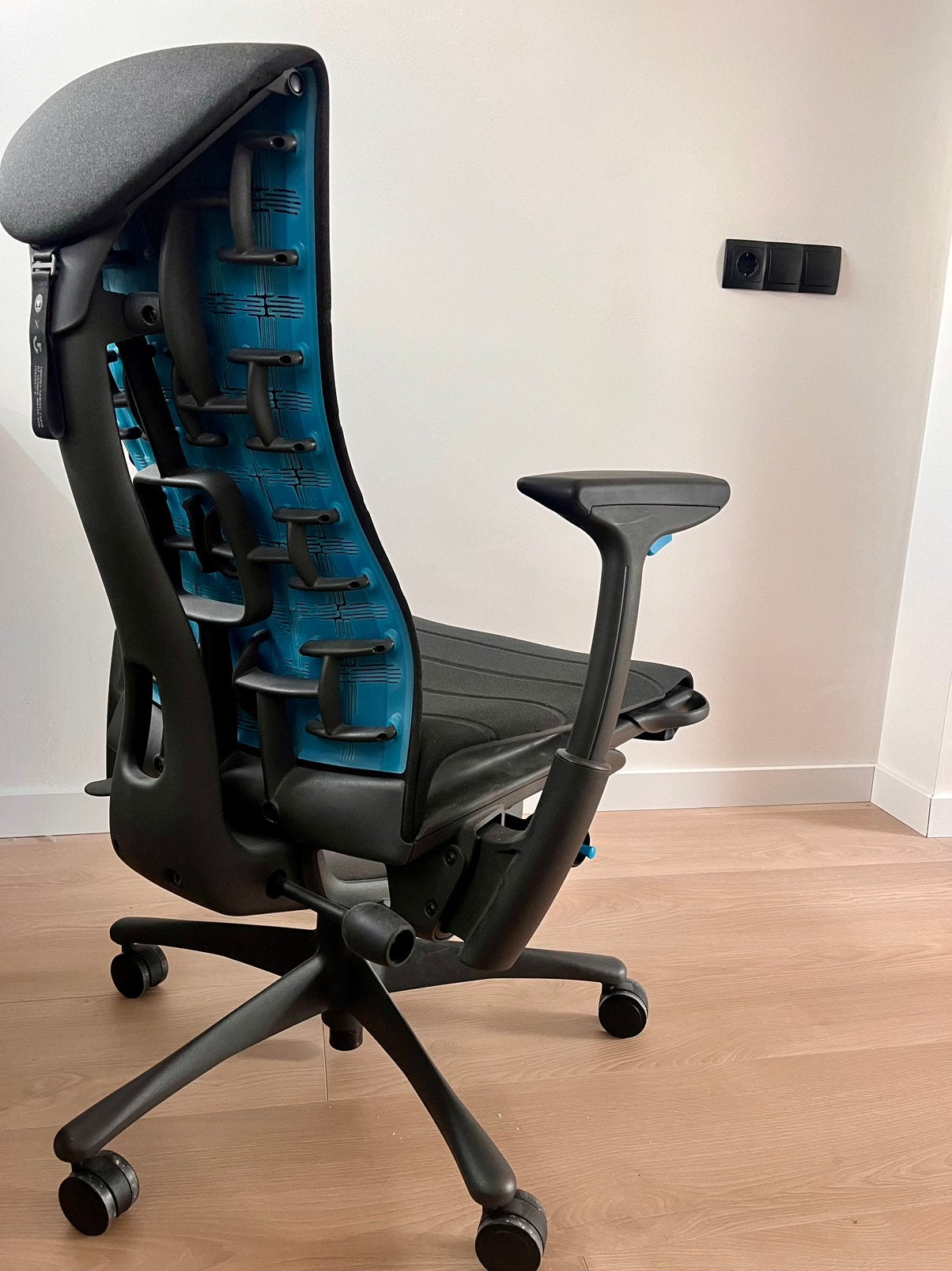 Herman Miller Embody (gaming), Huis en Inrichting, Bureaustoelen, Ophalen, Gaming bureaustoel, Zo goed als nieuw, Zwart