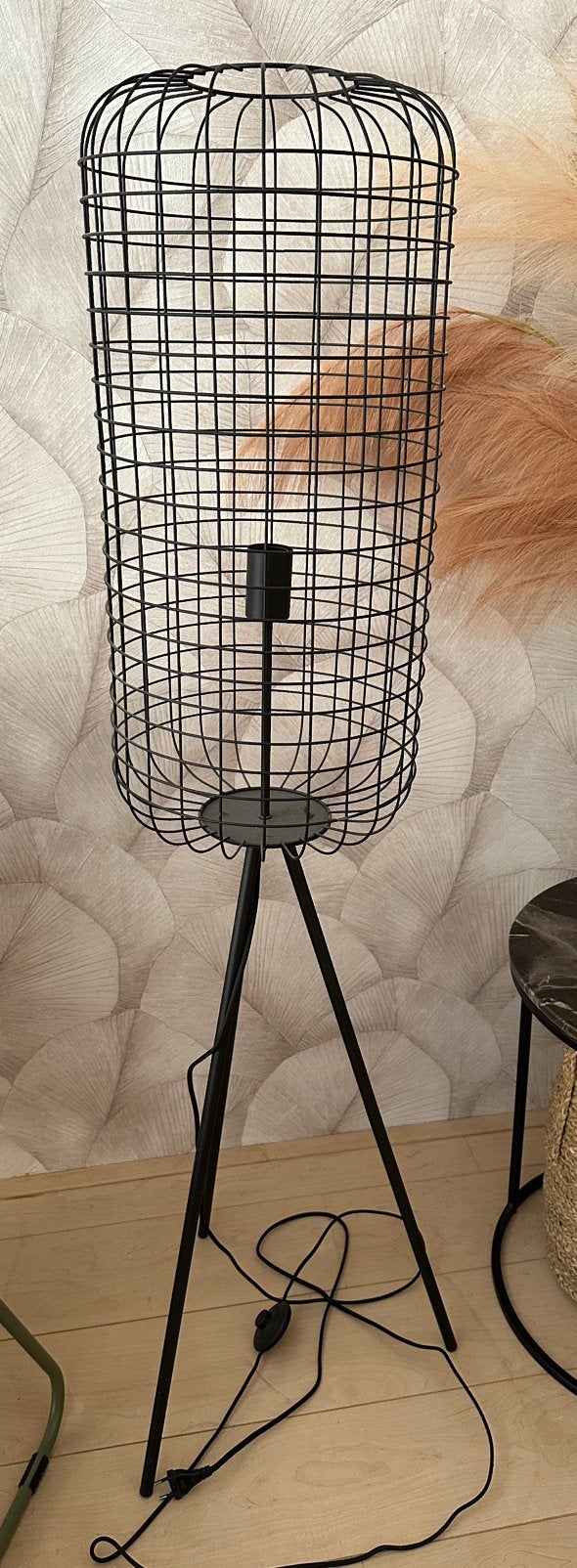 Staande zwarte lamp, Ophalen, Zo goed als nieuw, Metaal
