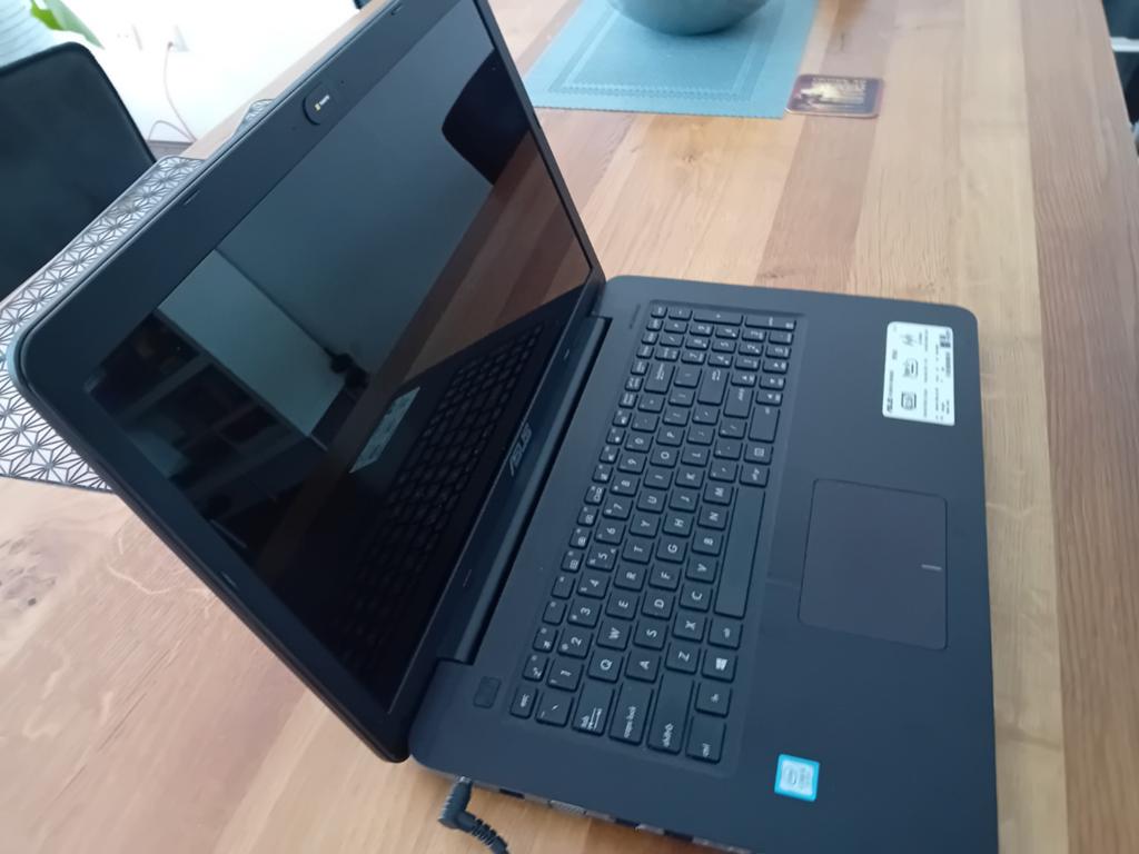 Asus laptop 17.3inch, 2 tot 3 Ghz, Ophalen of Verzenden, Zo goed als nieuw, SSD