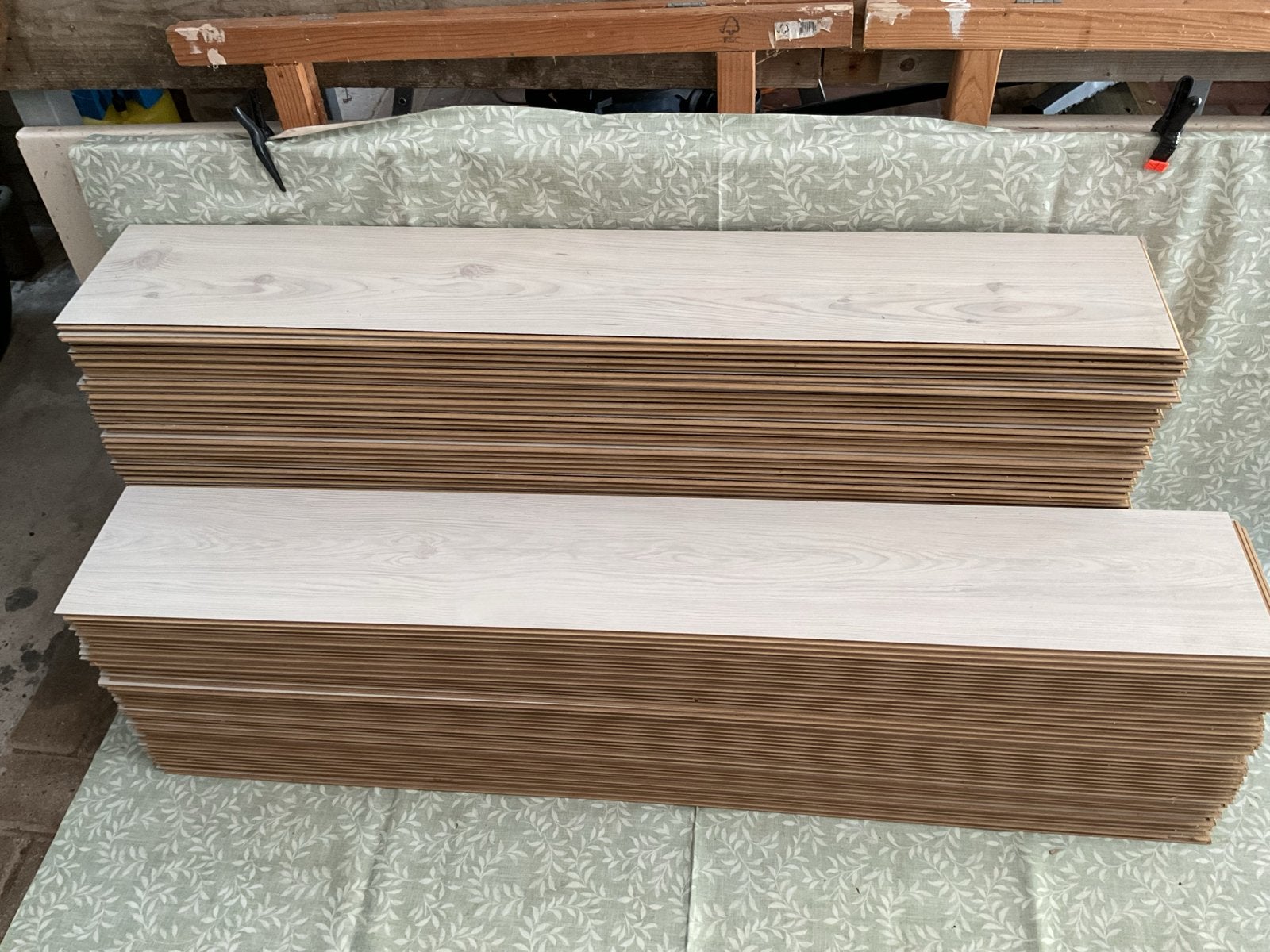 Laminaatvloer wit   2 stapels, Doe-het-zelf en Verbouw, Ophalen, Gebruikt, 50 tot 150 cm, 10 m² of meer