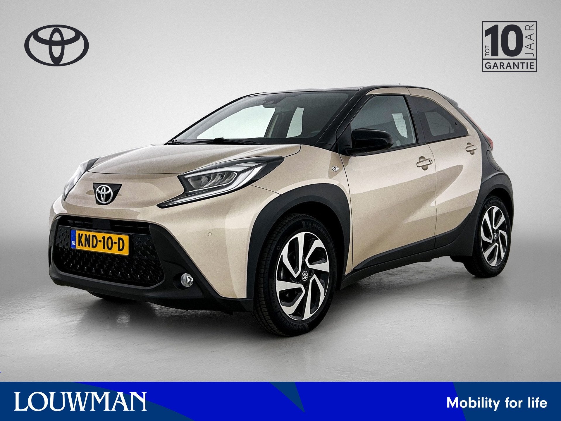 Toyota Aygo X 1.0 VVT-i S-CVT Pulse (bj 2024, automaat), Auto's, 12 maanden, Gebruikt, 4 stoelen, Beige