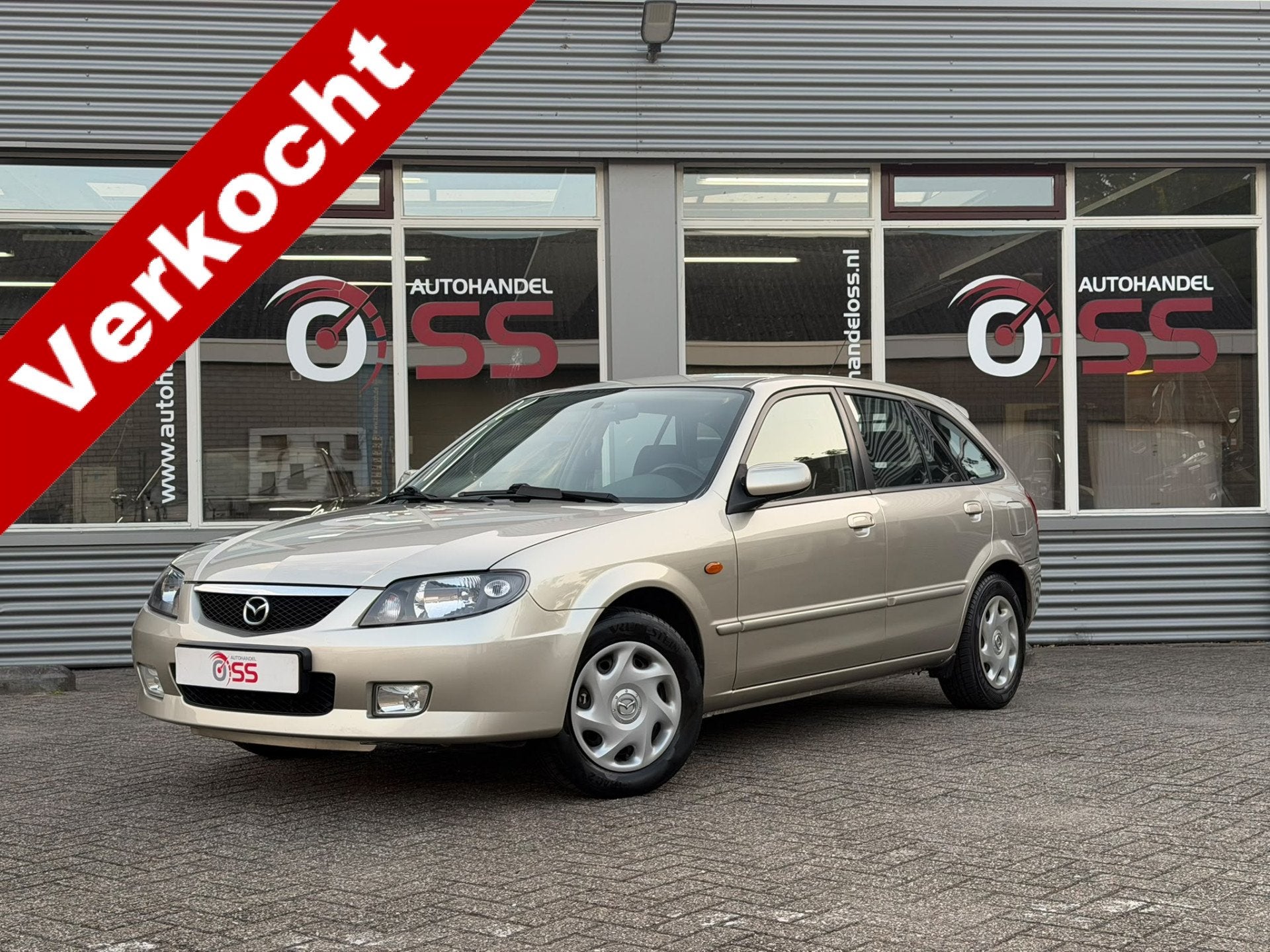 Mazda 323 F 1.6i Touring VERKOCHT | AUTOMAAT 1E EIGENAAR AIR, Gebruikt, 4 cilinders, 400 kg, 49 €/maand