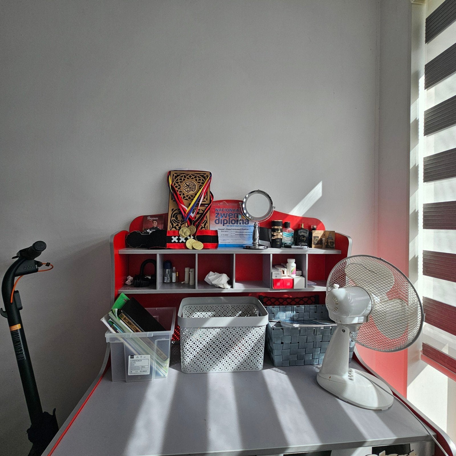 Kinderbureau, Huis en Inrichting, Bureaus, Ophalen, Gebruikt, Rood, Opzetstuk
