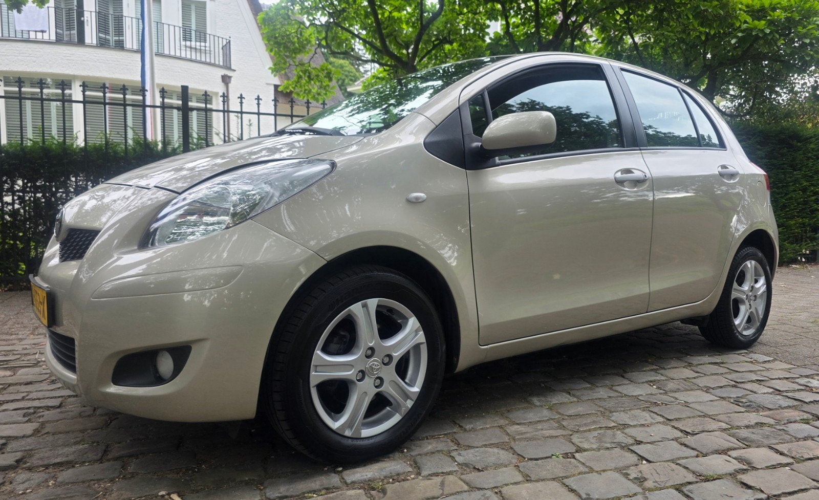 Toyota Yaris 1.3 5 deurs.        NIEUWSTAAT✅️, Overige kleuren, Bedrijf, Handgeschakeld, Metallic lak