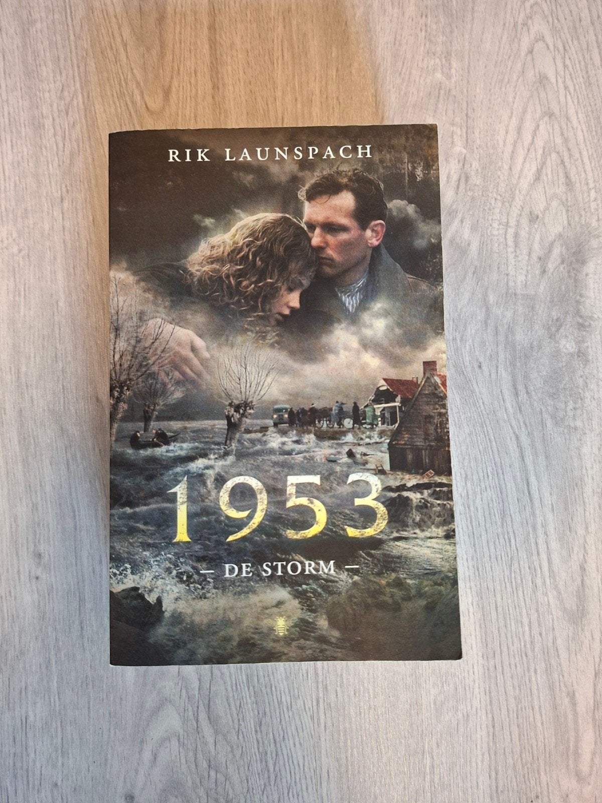 Boek: 1953 - De Storm (Rik Launspach) - Prima staat, Boeken, Ophalen of Verzenden, Zo goed als nieuw, Rik Launspach, Nederland