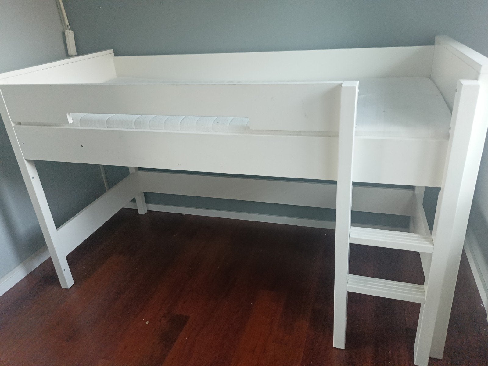 Witte halfhoogslaper met matras 90x180 cm, Gebruikt, 90 cm, Eenpersoons, Halfhoogslaper