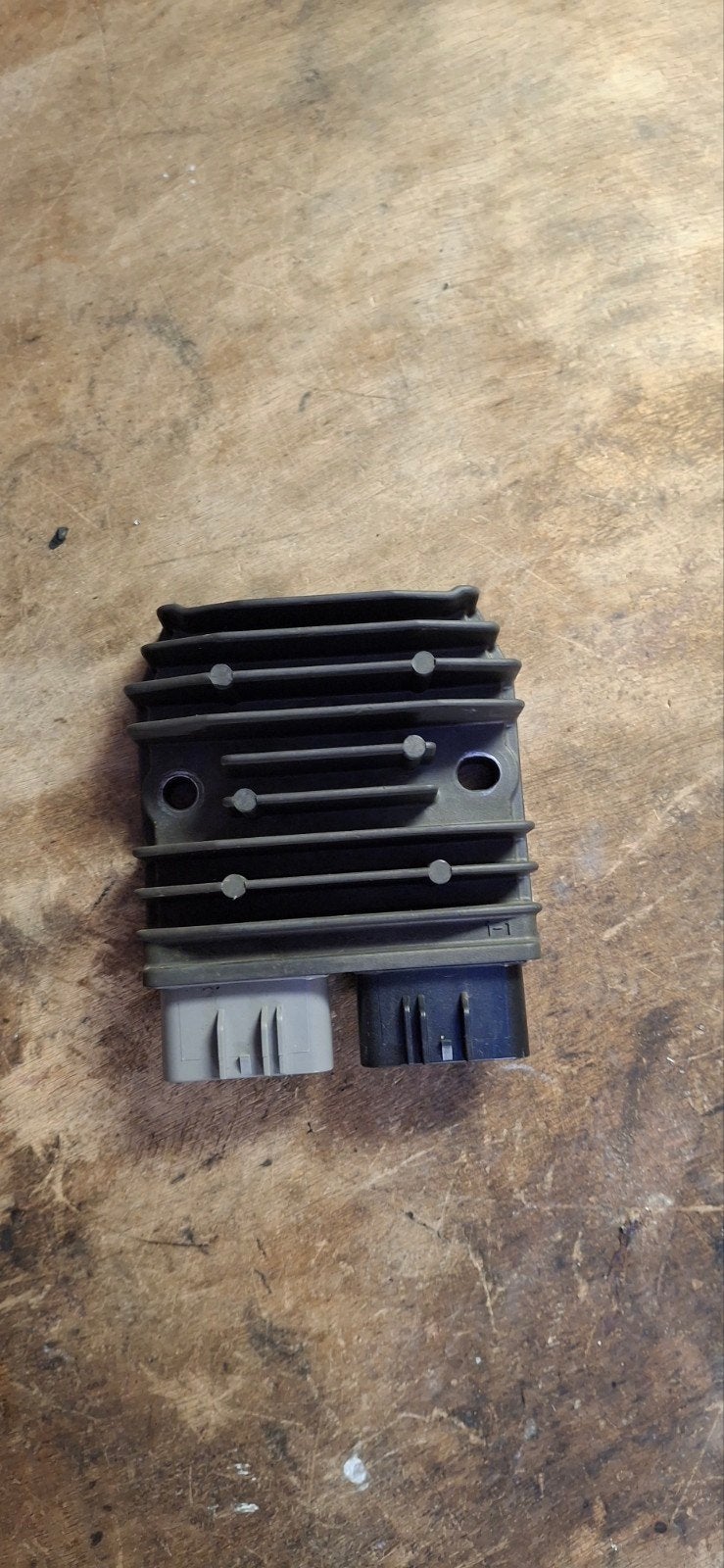 Spanningsregelaar SH321AA voor Yamaha MT 07, Motoren, Onderdelen | Yamaha, Ophalen of Verzenden, Gebruikt