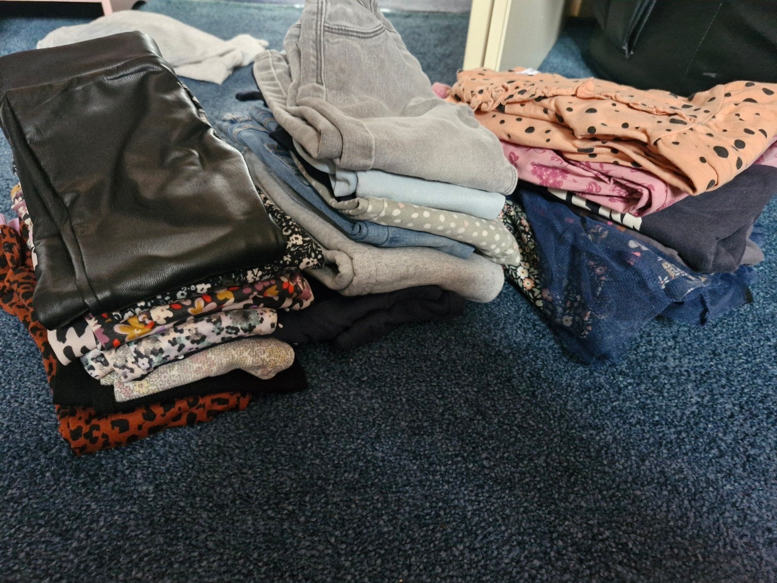 Kledingpakket meisje maat 92: broeken, jurkjes, rokje, trui, Broek, Meisje, Zo goed als nieuw, Diverse goede merken