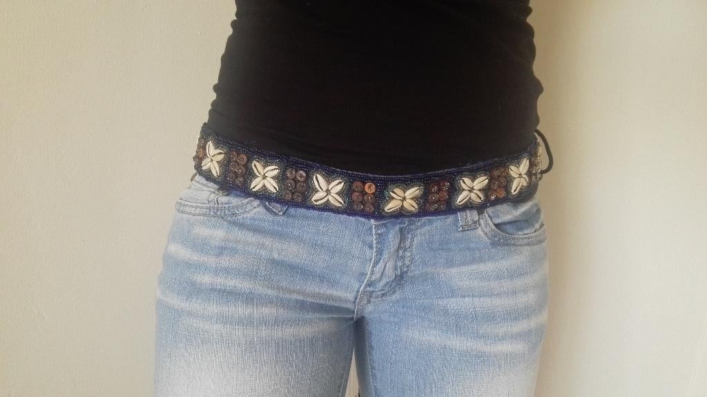 Nieuwe riem donkerblauwe glaskraaltjes en schelp, Kleding | Dames, Riemen en Ceinturen, Overige kleuren, 5 cm of meer, Minder dan 80 cm
