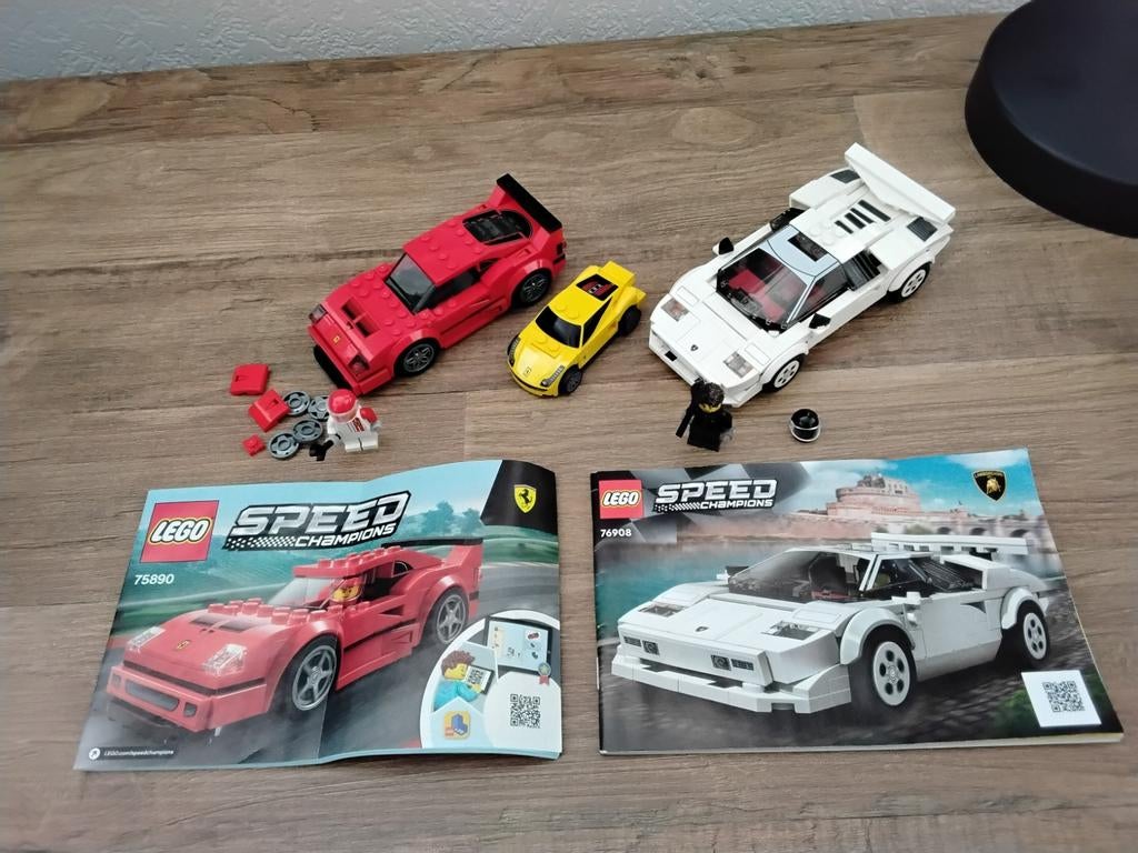 LEGO SPEEDCHAMPIONS 76908 EN 75890

Met boekje en extra auto, Kinderen en Baby's, Speelgoed | Duplo en Lego, Ophalen of Verzenden