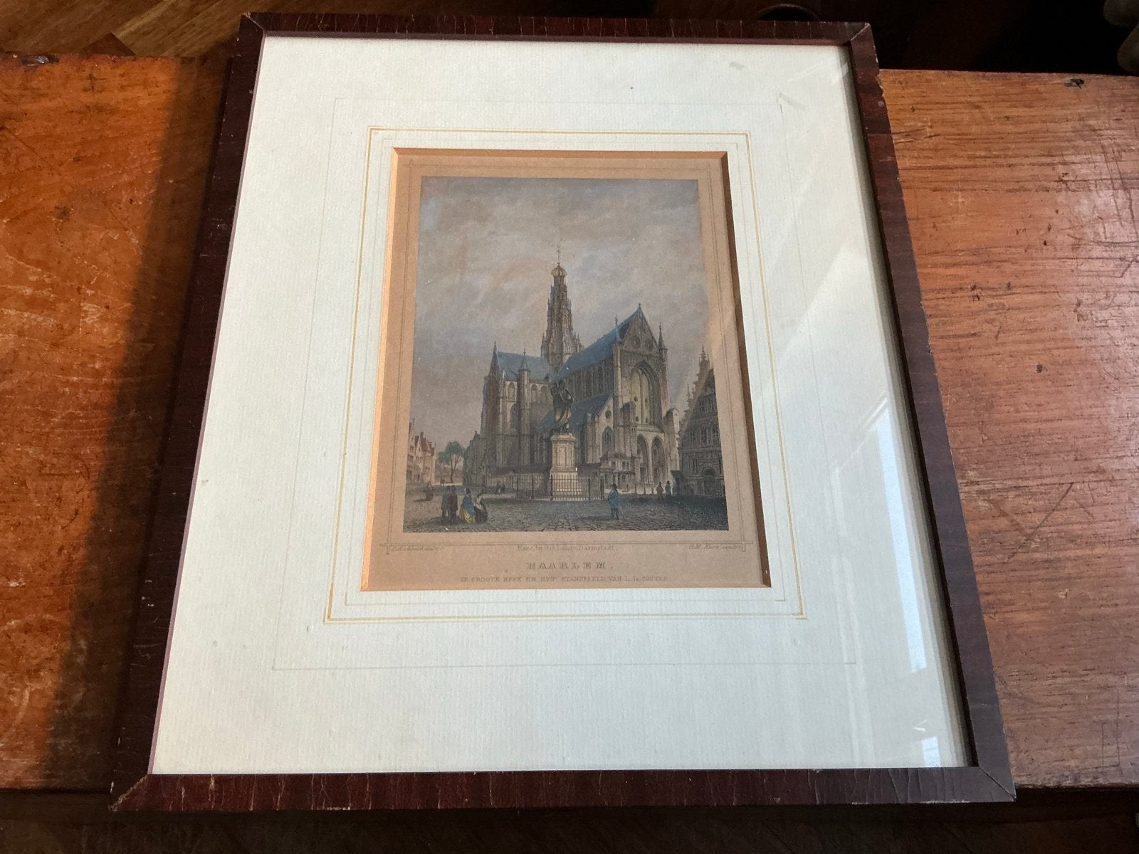 Haarlem: Grote Kerk en Standbeeld van Laurens Janszoon Coste, Handgekleurd, 1800 - 1899, Ets, Stadsgezicht