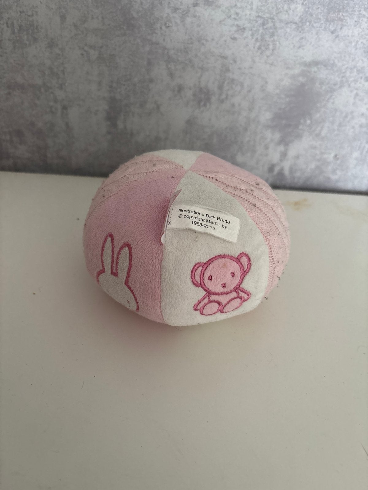 Zachte Nijntje rammelaar bal - roze/wit, Ophalen of Verzenden, Gebruikt, Rammelaar, Met geluid