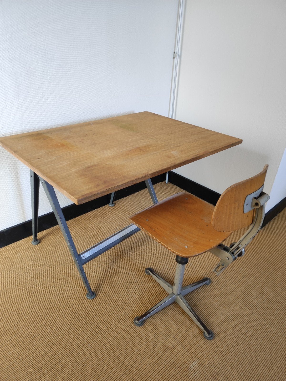 Vintage Friso Kramer tekentafel met stoel, Gebruikt, Hout, Ophalen of Verzenden, Overige merken