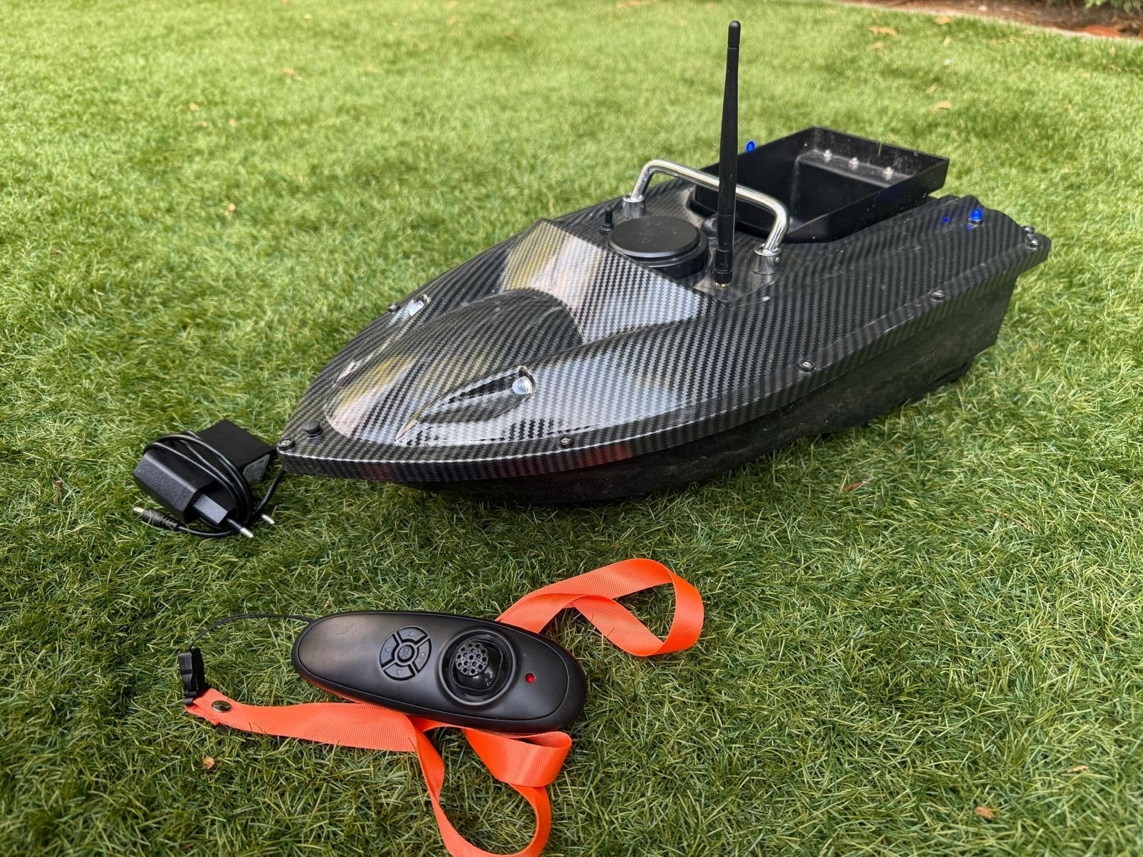 Voerboot met afstandsbediening en oplader, Watersport en Boten, Ophalen of Verzenden, Zo goed als nieuw, Overige typen