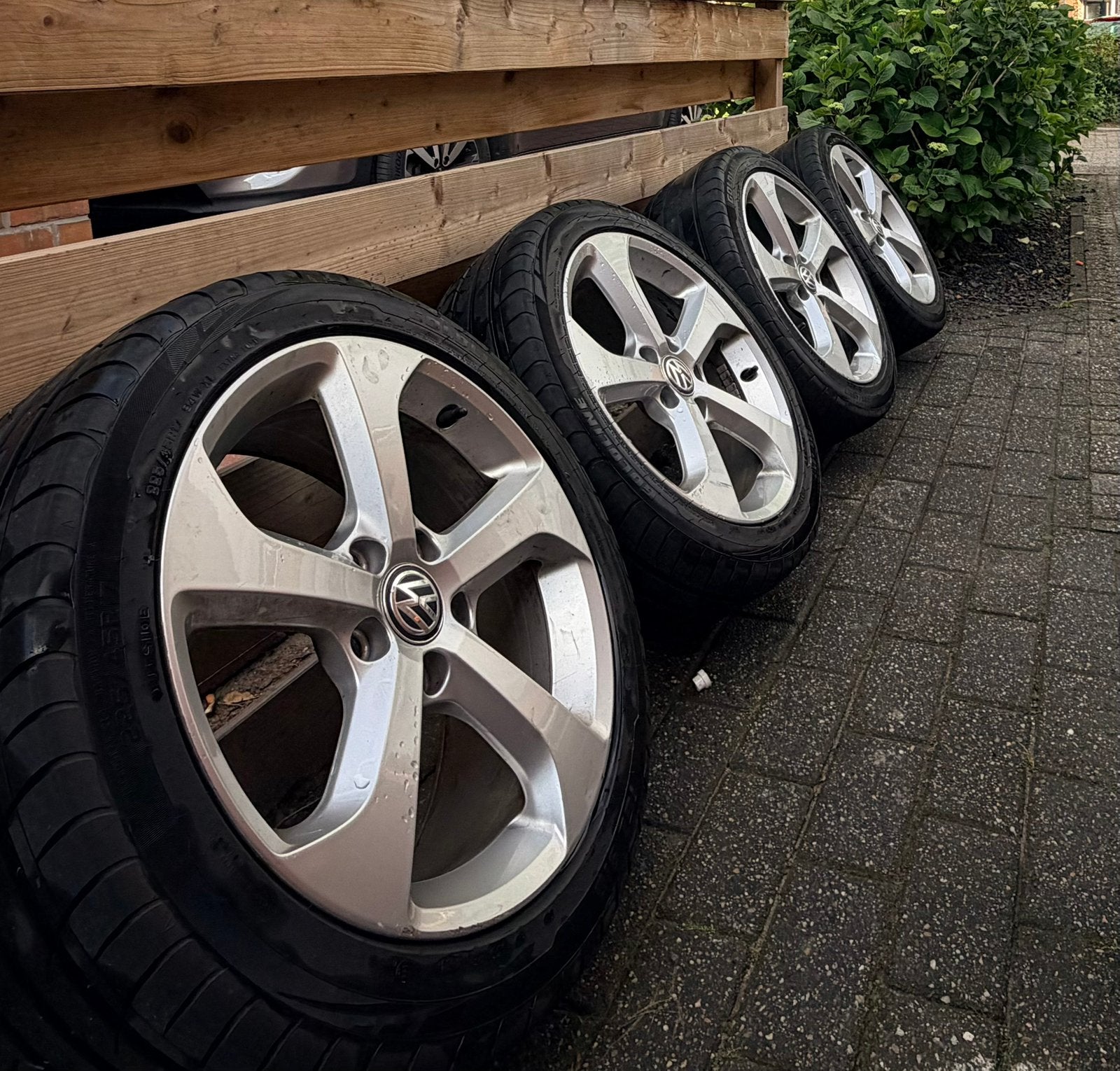 Volkswagen GTI velgen + Banden 225/45/R17 GTI Austin, Auto-onderdelen, Banden en Velgen, 17 inch, Ophalen of Verzenden, Zomerbanden