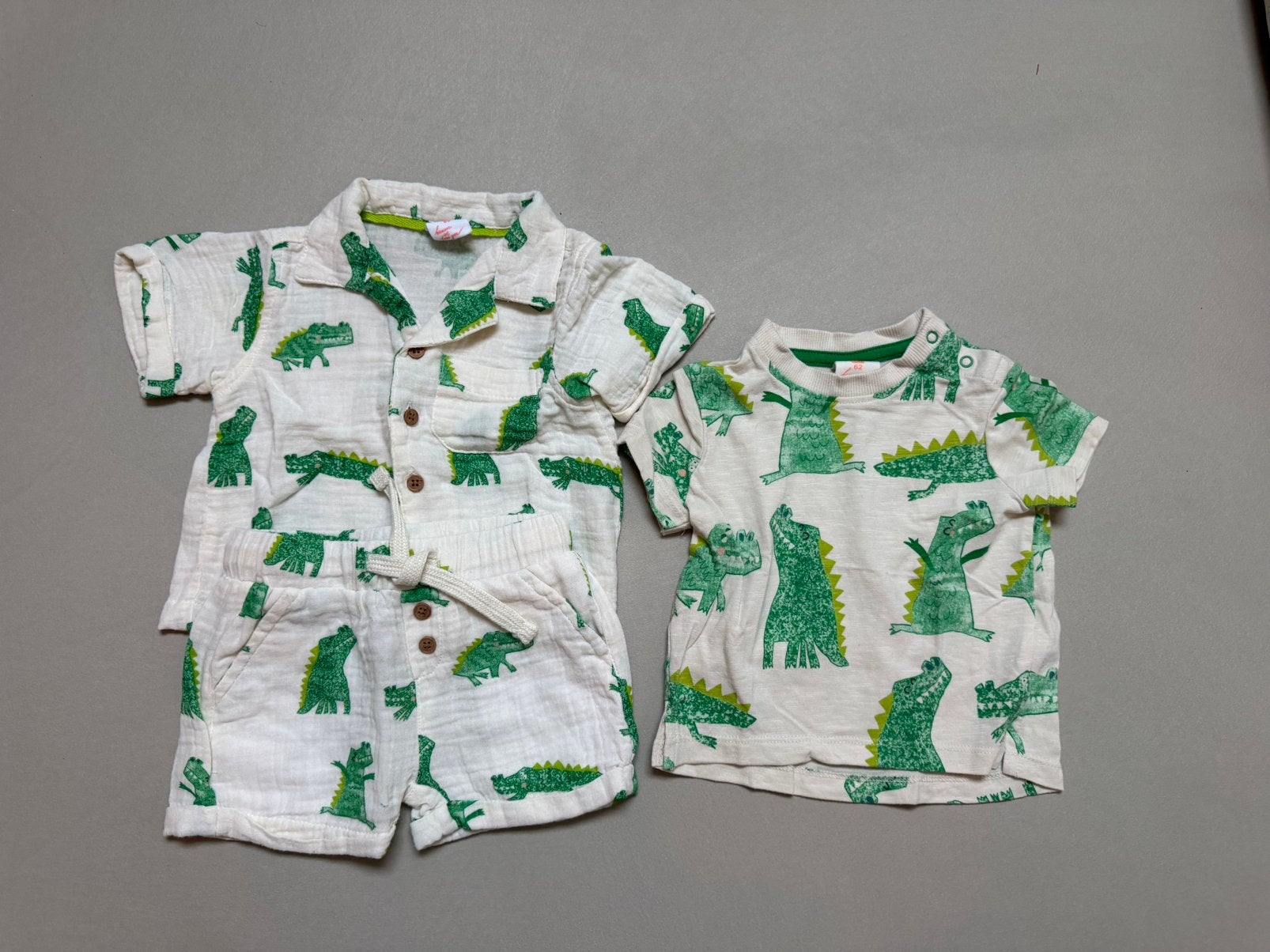 Dino kleding maat 62 Hema, Ophalen of Verzenden, Zo goed als nieuw, Jongetje