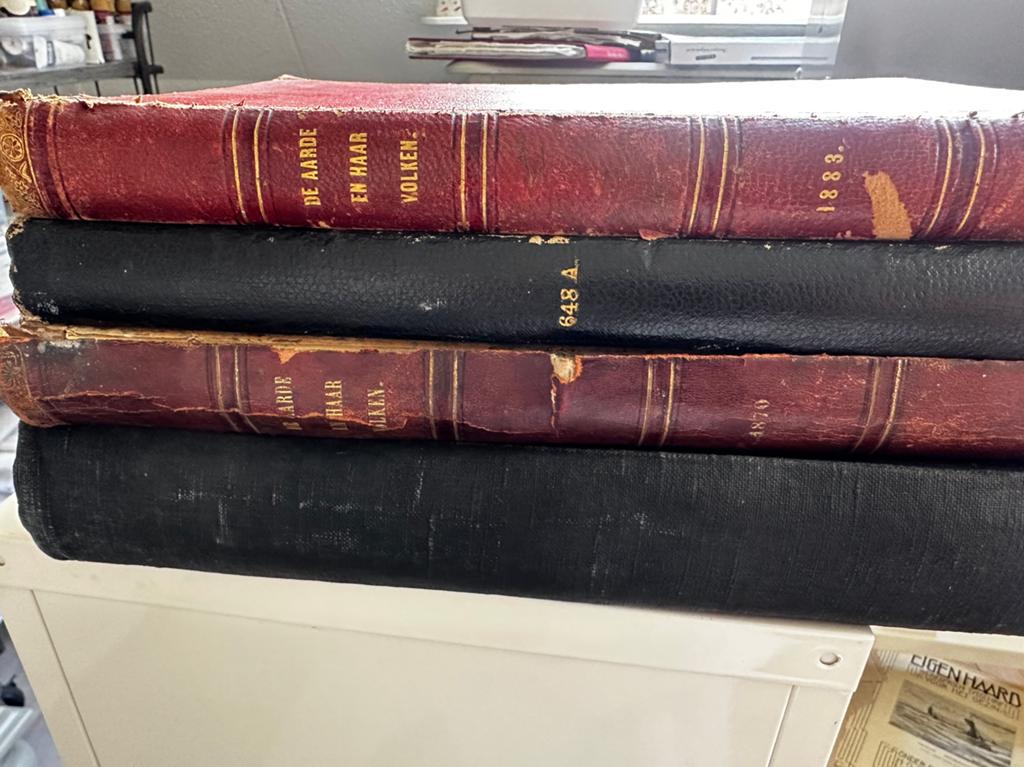4 jaargangen ‘De aarde en haar volken’ 1866, 1870, 1883, ‘20, Antiek en Kunst, Antiek | Boeken en Bijbels, Ophalen of Verzenden