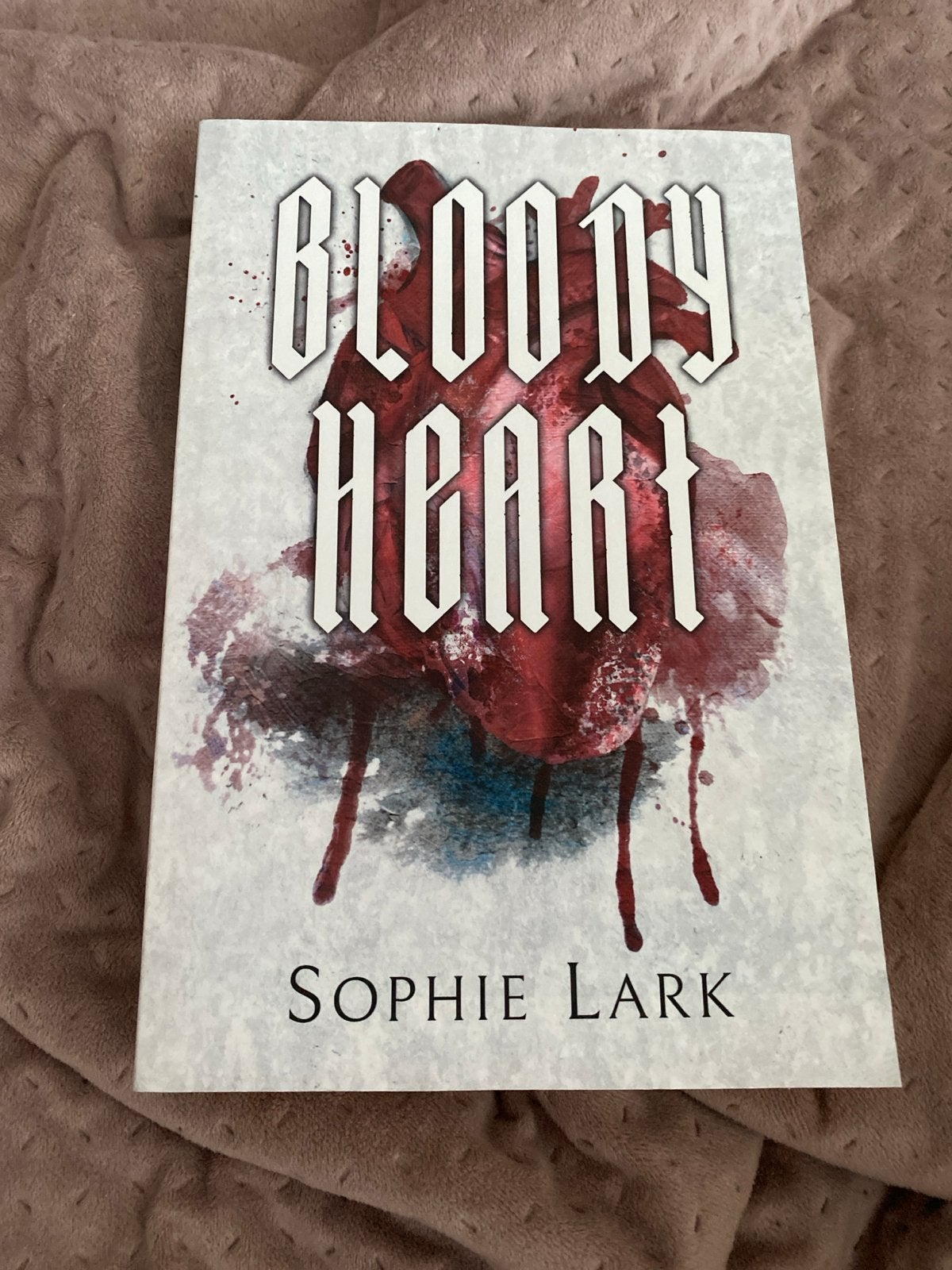 Bloody Heart - Sophie Lark (Geïllustreerd), Ophalen of Verzenden, Zo goed als nieuw, Amerika