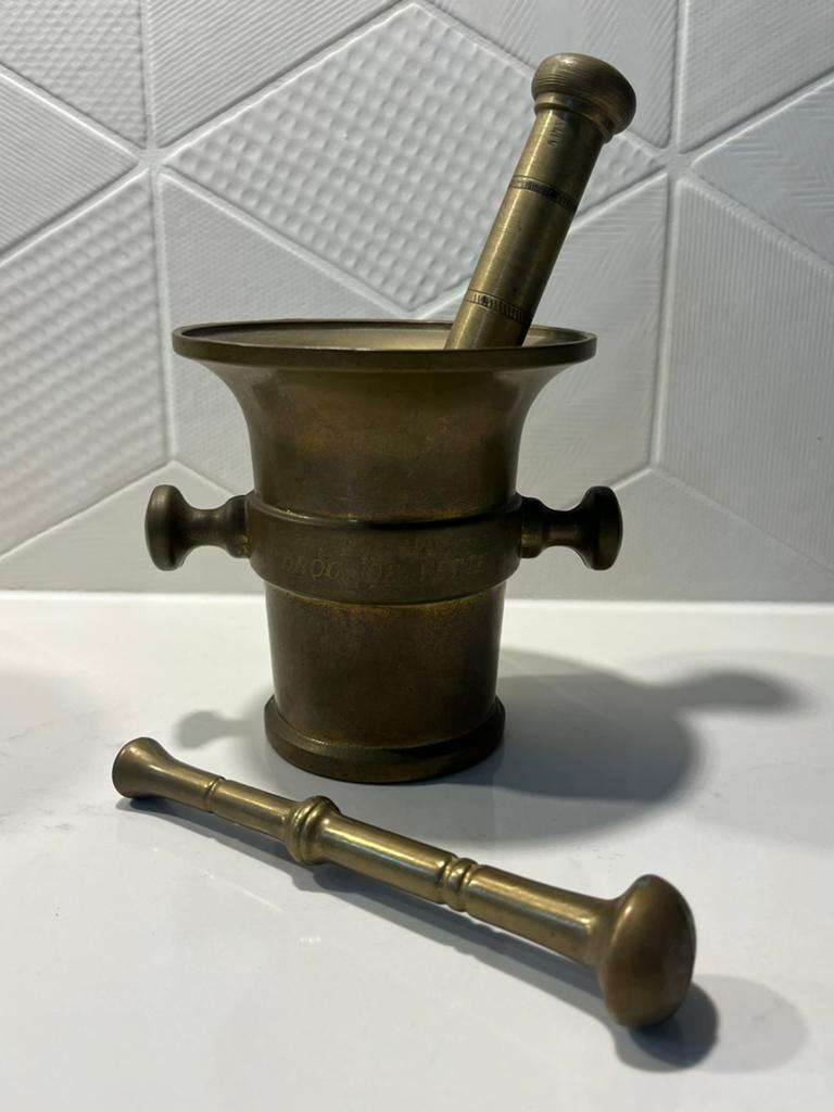 Antieke bronzen apothekers vijzel + 2 originele stampers, Verzenden