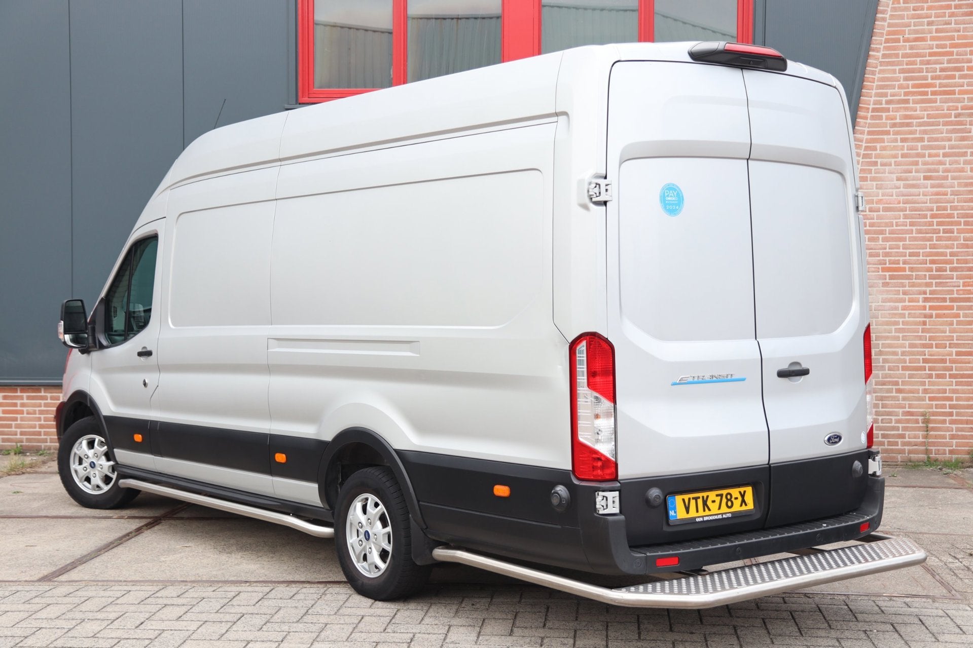 Ford E-Transit 350 L4H3 Trend 68 kWh / 360 / ACC / DODEHOEK, Auto's, Automaat, Dealer onderhouden, Achterwielaandrijving, Gebruikt