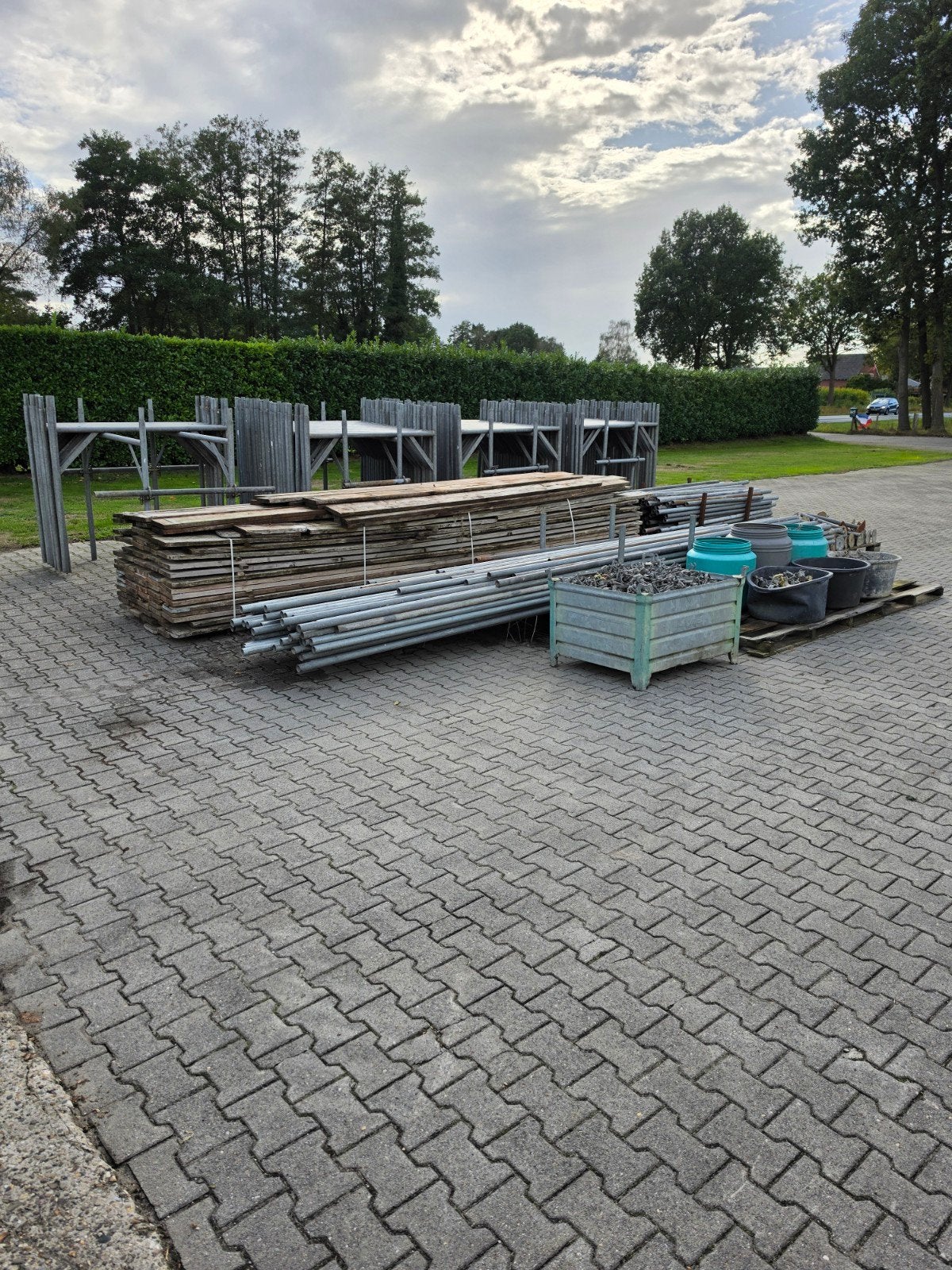 Foto 5 van Grote complete Gevelsteiger Te Koop (H-jukken buizen klemmen