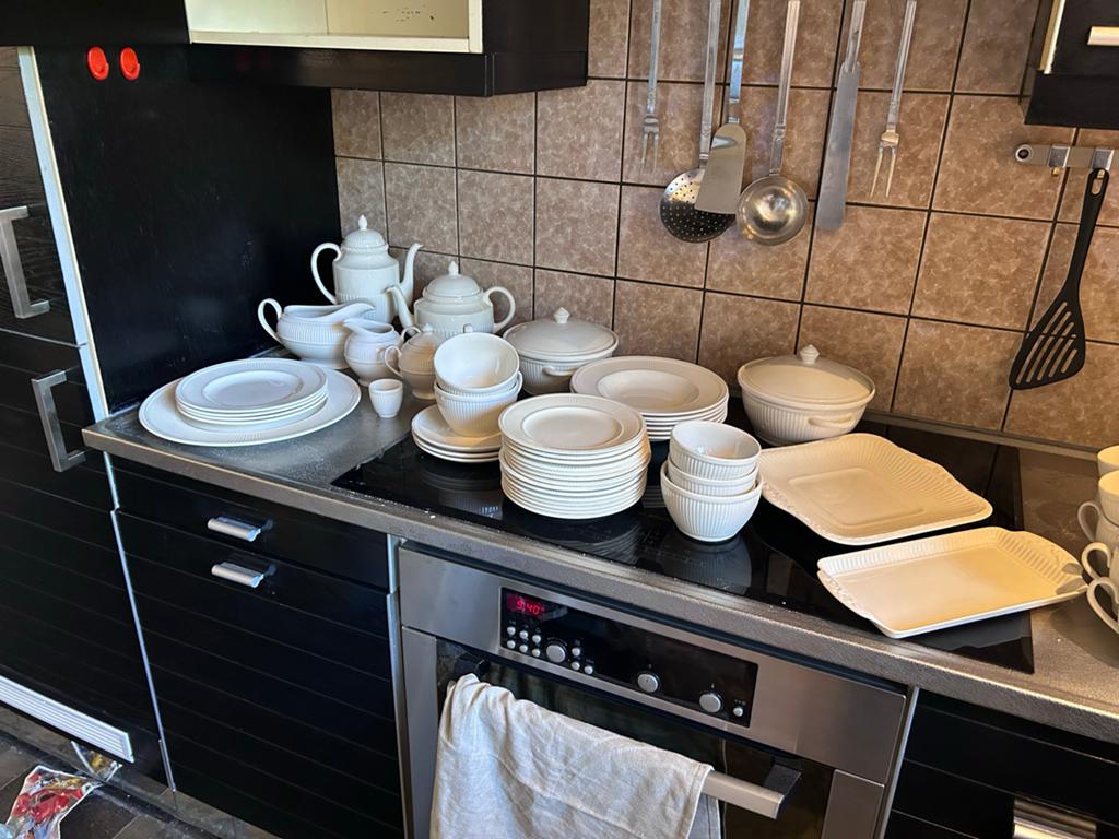 Uitgebreid Wedgwood Servies - Compleet en Elegant, Ophalen, Keramiek, Zo goed als nieuw, Wedgwood
