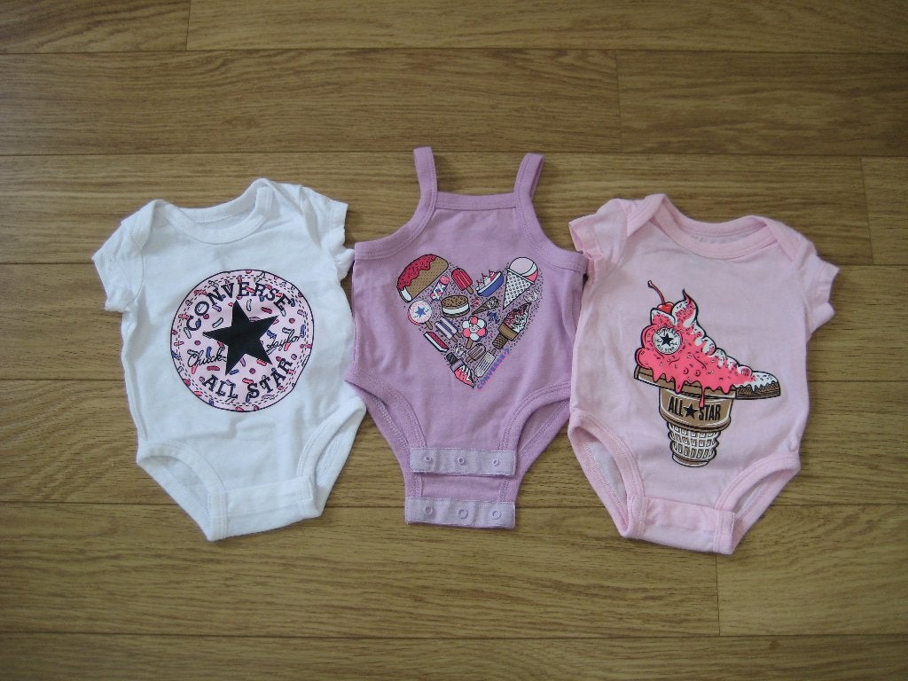 3 rompertjes wit roze lila maat 50-56 van Converse ZGAN, Nacht- of Onderkleding, Converse, Jongetje of Meisje, Ophalen of Verzenden