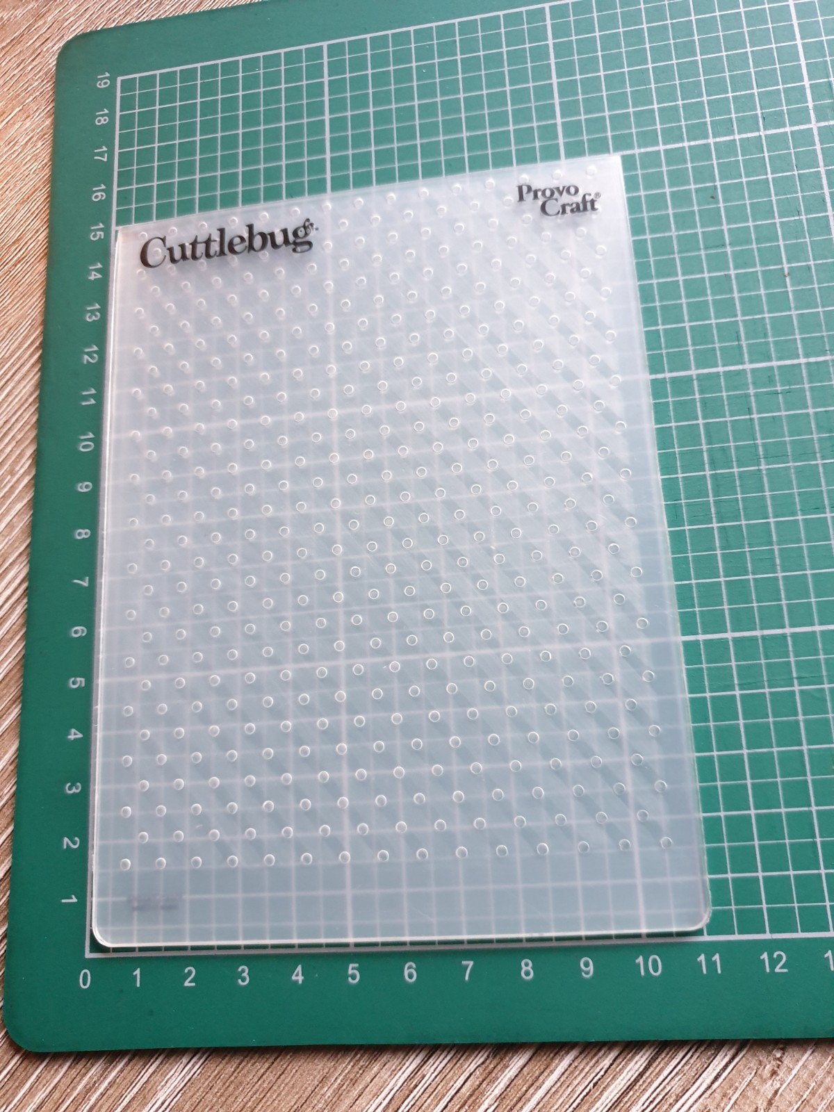 Embossing folder cuttlebug "dots", Verzenden, Zo goed als nieuw, Overige thema's, Pons of Mal