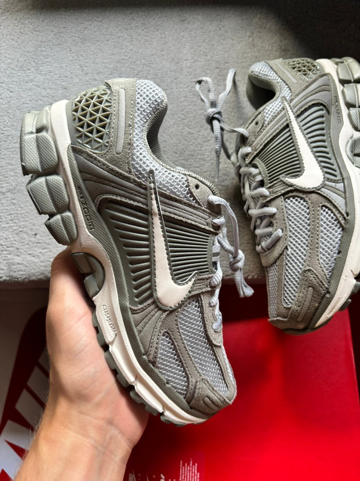 Nike zoom vomero 5 dark stucco - maat 37,5 - nieuw, J, Nieuw, Ophalen of Verzenden, Sneakers of Gympen