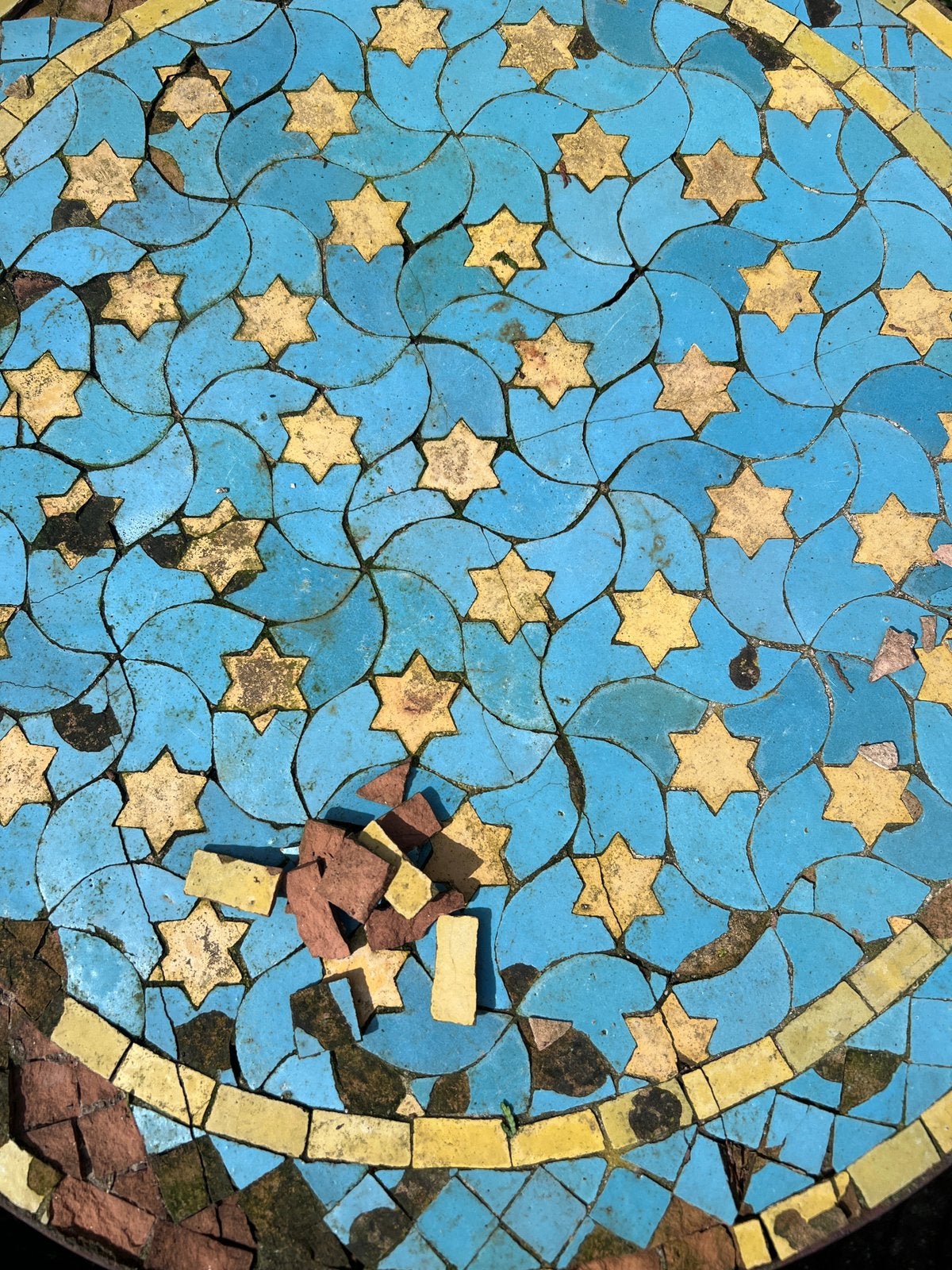 Gietijzer tuintafel met ingelegd mozaïek, Ophalen