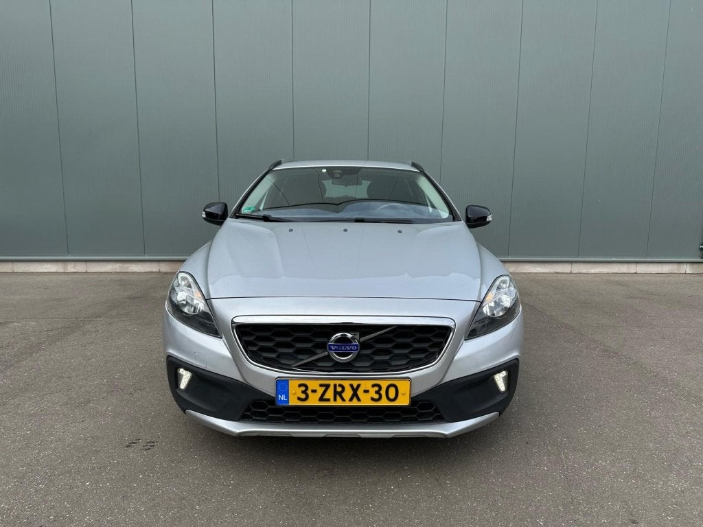 Volvo V40 Cross Country 1.6 D2 Momentum TREKHAAK | ONDERHOUD, Auto's, Volvo, Voorwielaandrijving, Euro 5, 1287 kg, 4 cilinders