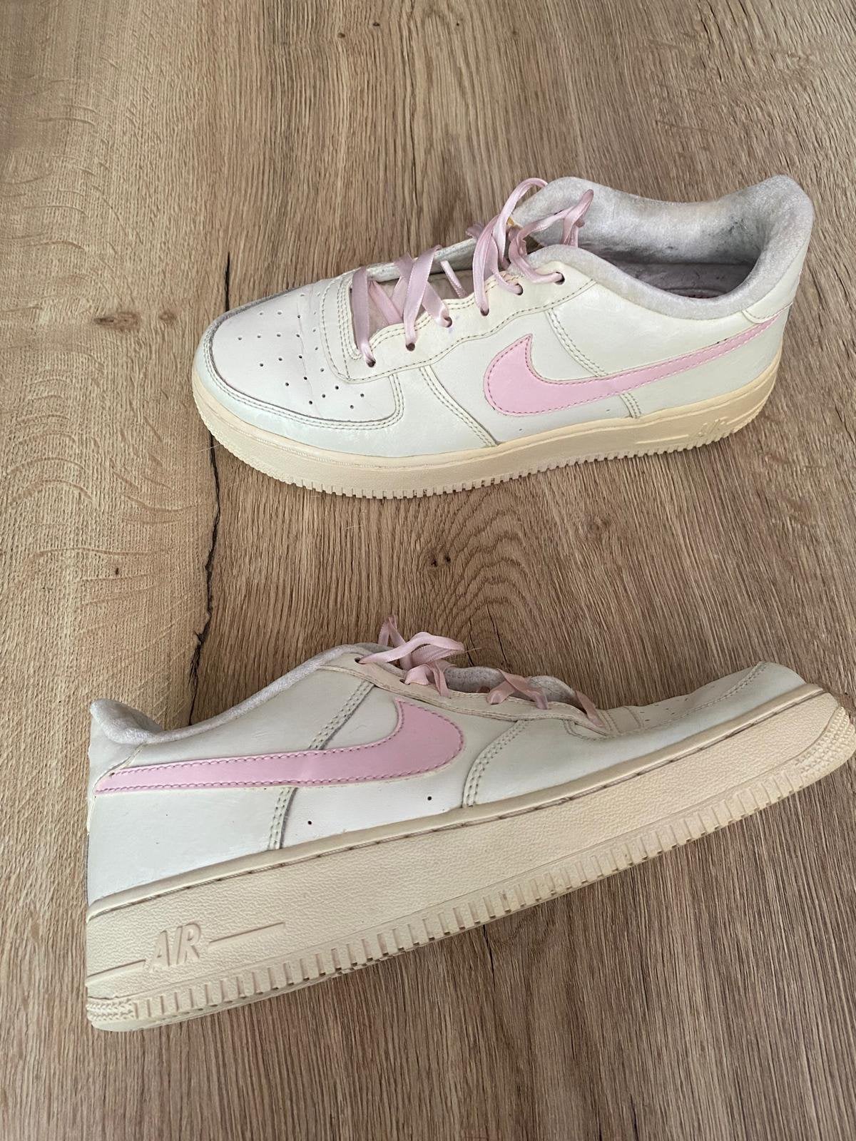 Nike Air Force 1 sneakers wit/roze – maat 38,5, Kleding | Dames, Ophalen of Verzenden, Sneakers of Gympen, Roze, Gedragen